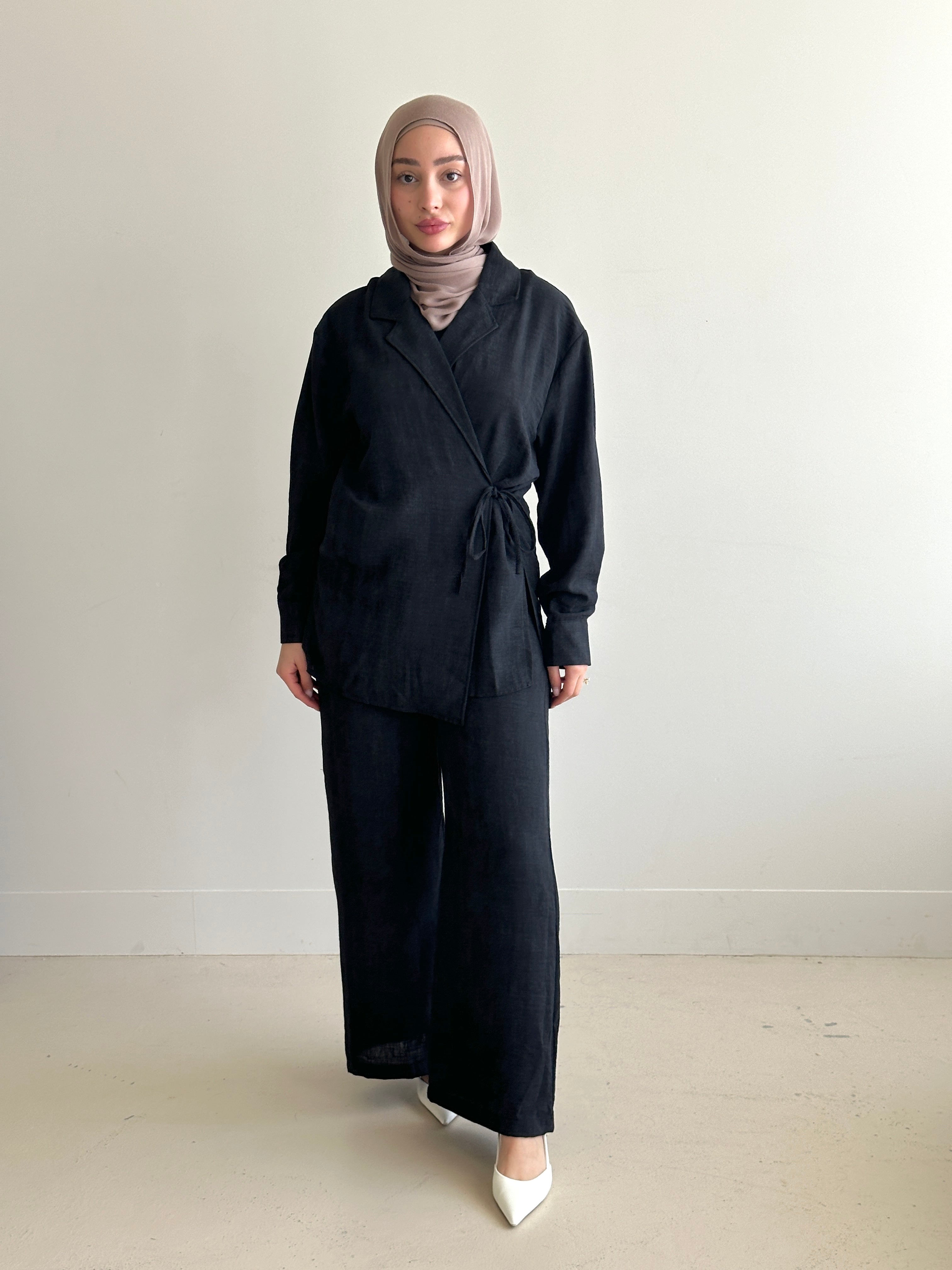 women's two piece co-ord set, includes wrap long sleeve top and full length pant. Lightweight and versatile, modest for hijab modest girls. semi-formal and classy to wear for brunch, gatherings, meetings, dinner date.