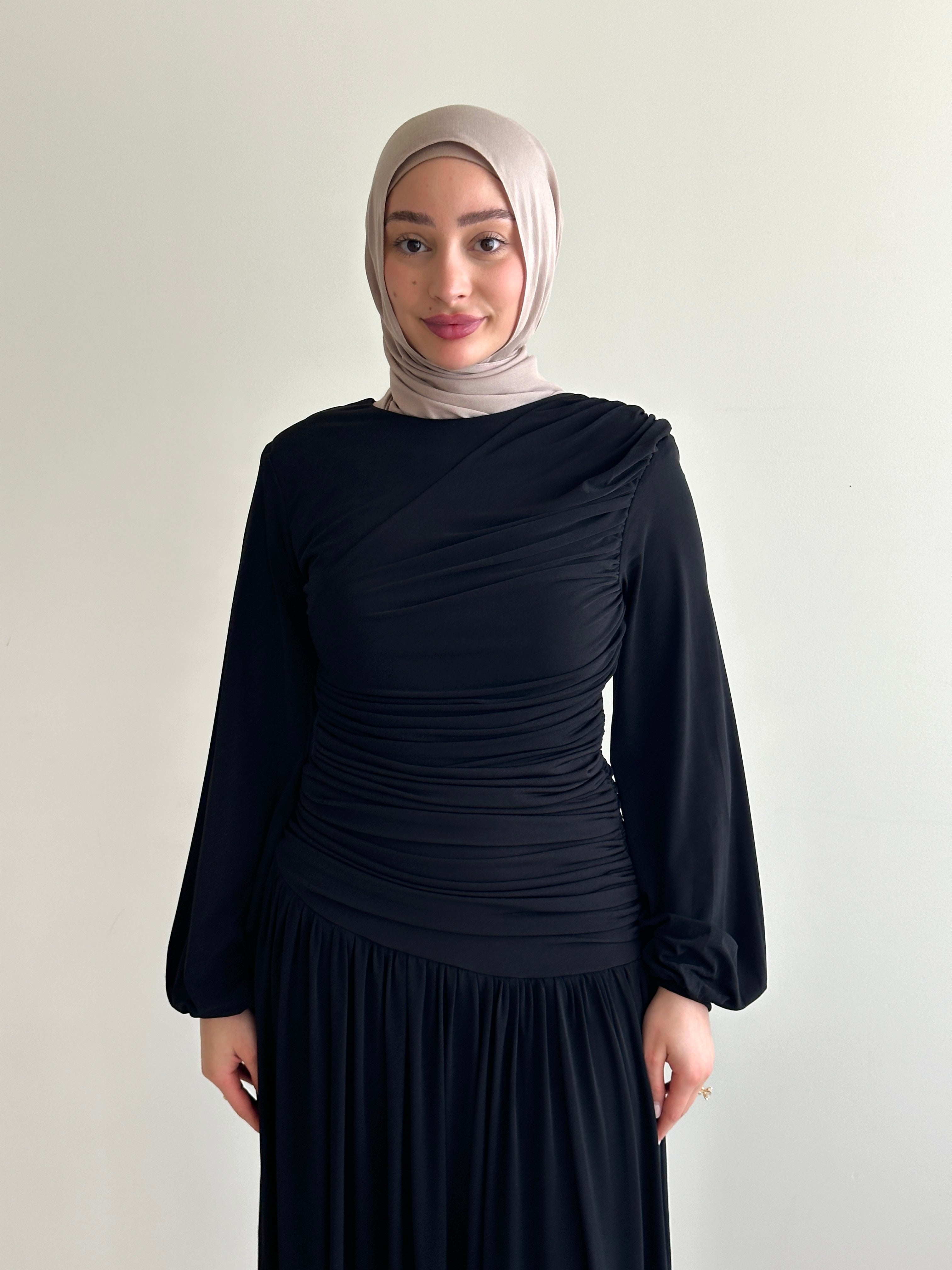 women's maxi jersey dress in brown and black. It has ruching detailing, long sleeves and is maxi for hijabis, it's modest and suitable to wear for dinner, occasions, eid, etc.