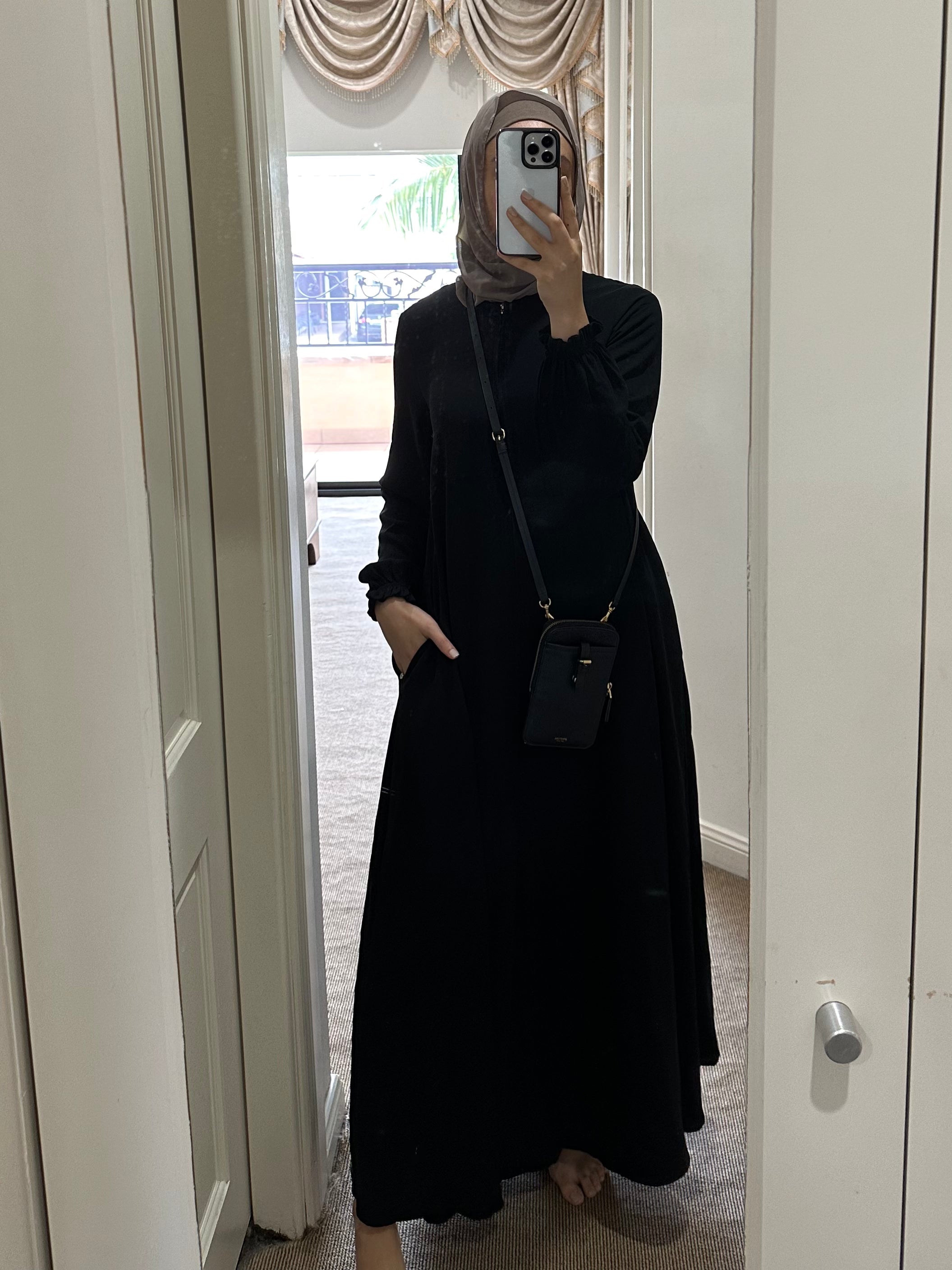 women's maxi full length abaya in black for modest islamic muslimah girls. suitable for hijabi, full coverage with zipper and long sleeves. lightweight and non- see through.