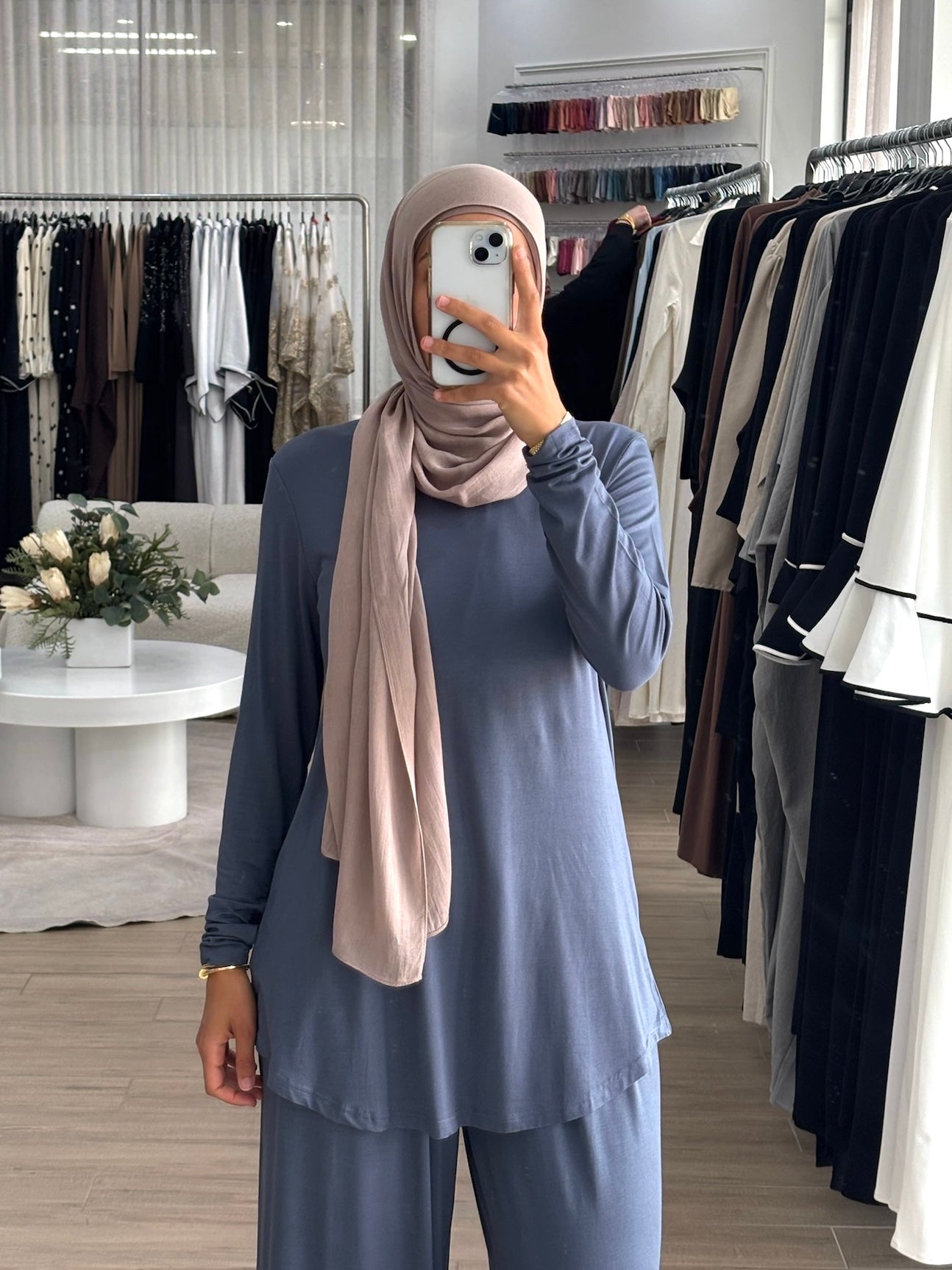 women's long sleeve, longline basic top made of lightweight, breathable and stretchy fabric for everyday wear or loungewear.