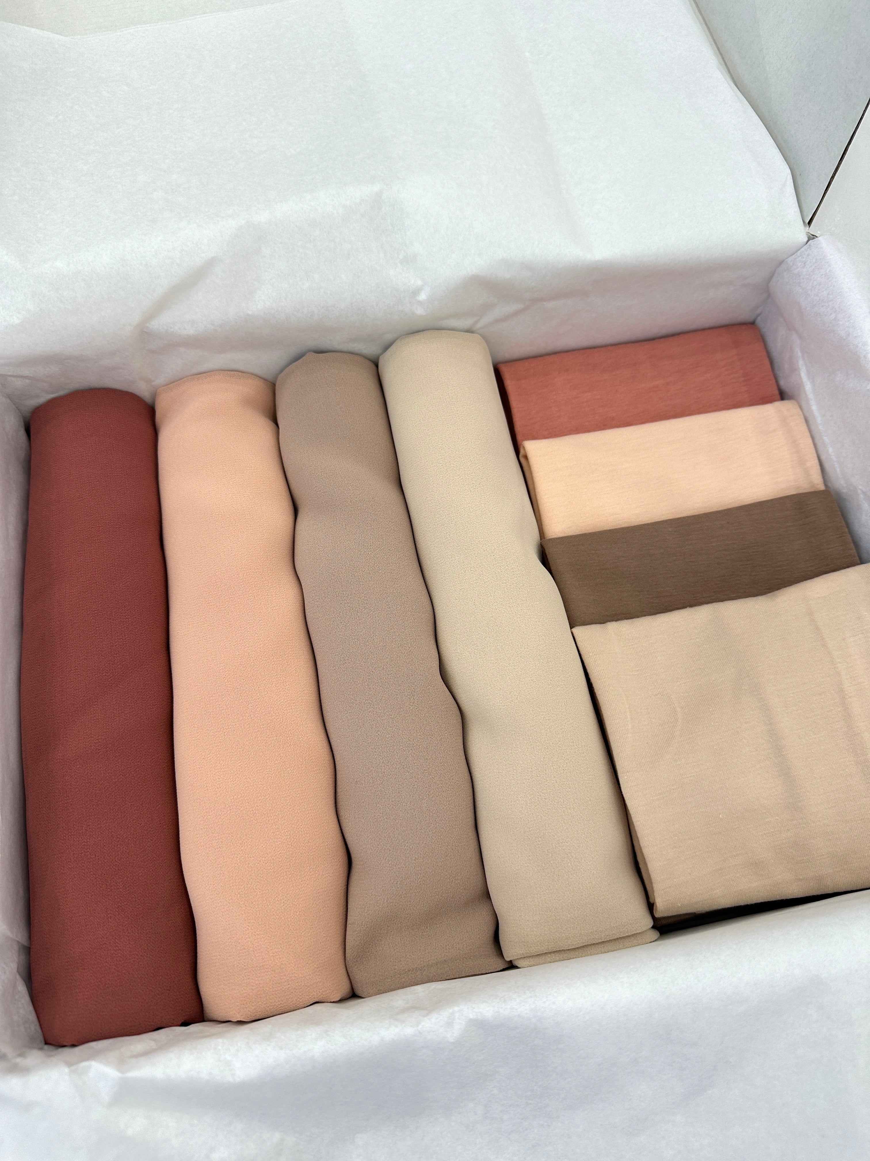 A sweet and simple and always useful gift idea. This hijab gift box consists of 4 long crepe hijabs in our beautiful shades complemented with 4 caps and a pin box.
