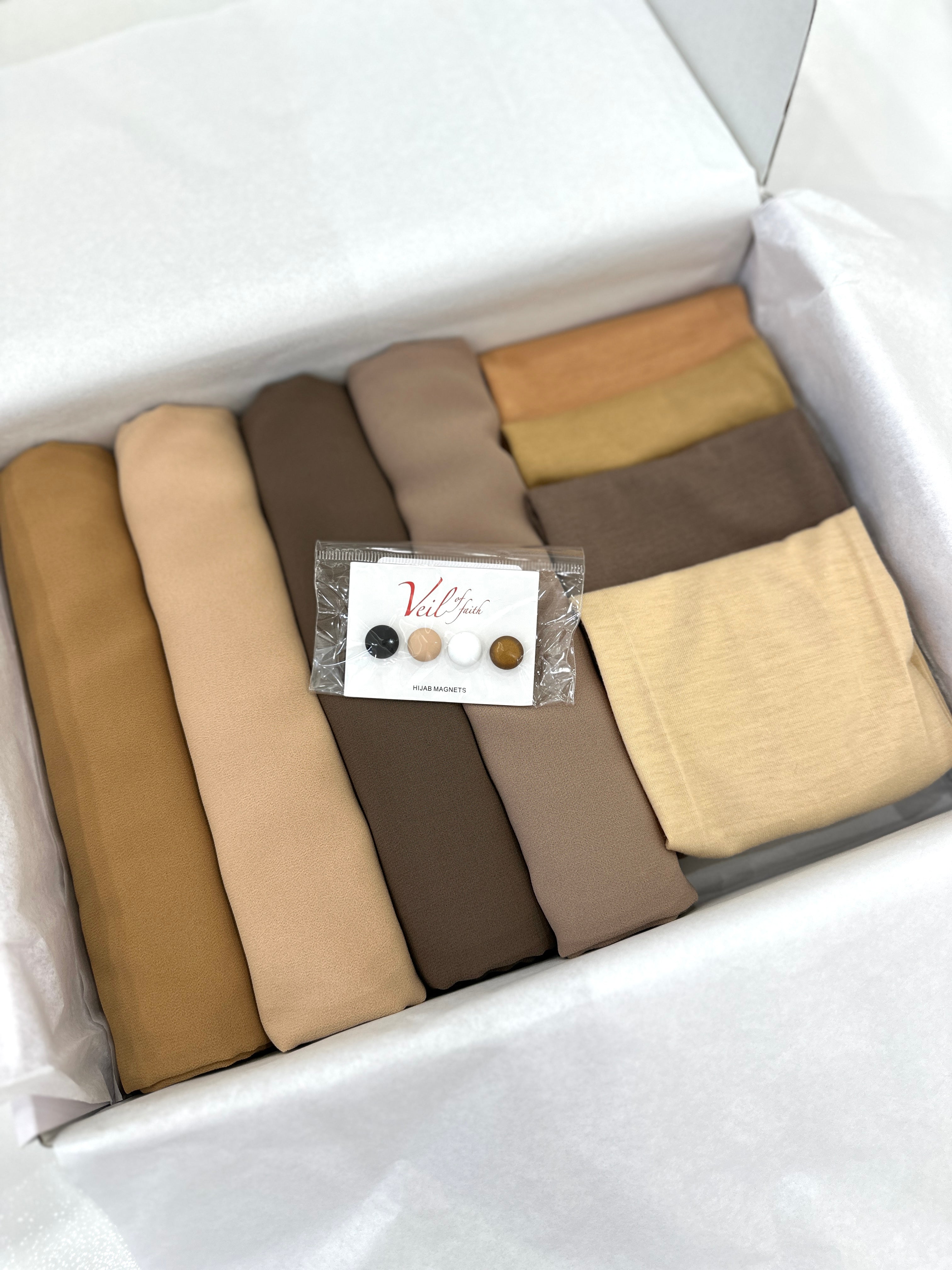 A sweet and simple and always useful gift idea. This hijab gift box consists of 4 long crepe hijabs in our beautiful shades complemented with 4 caps and a pin box.