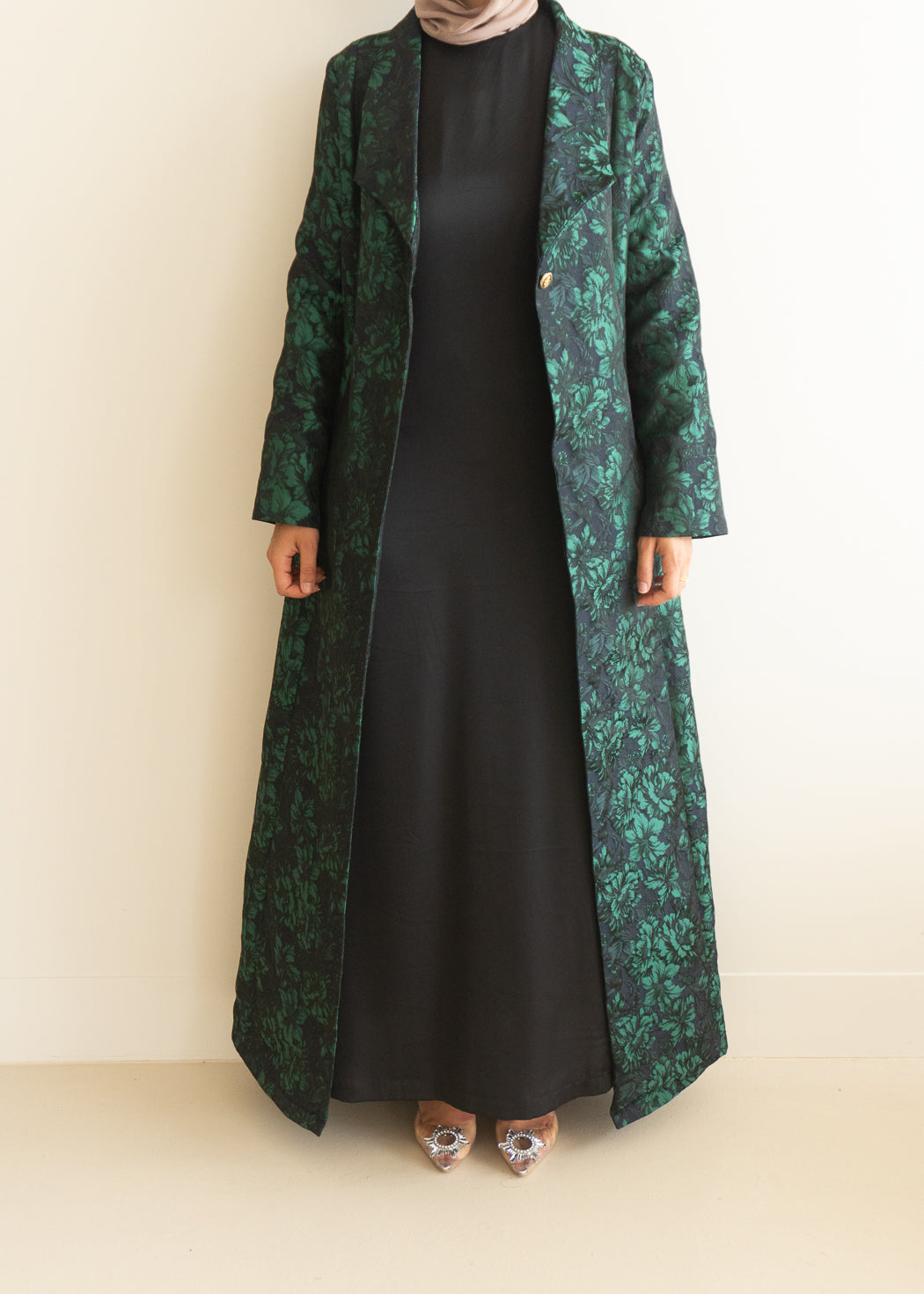 Expertly designed, the EDEN JACQUARD COAT SET exudes bold elegance with its thick brocade coat and fully lined dress underlay.