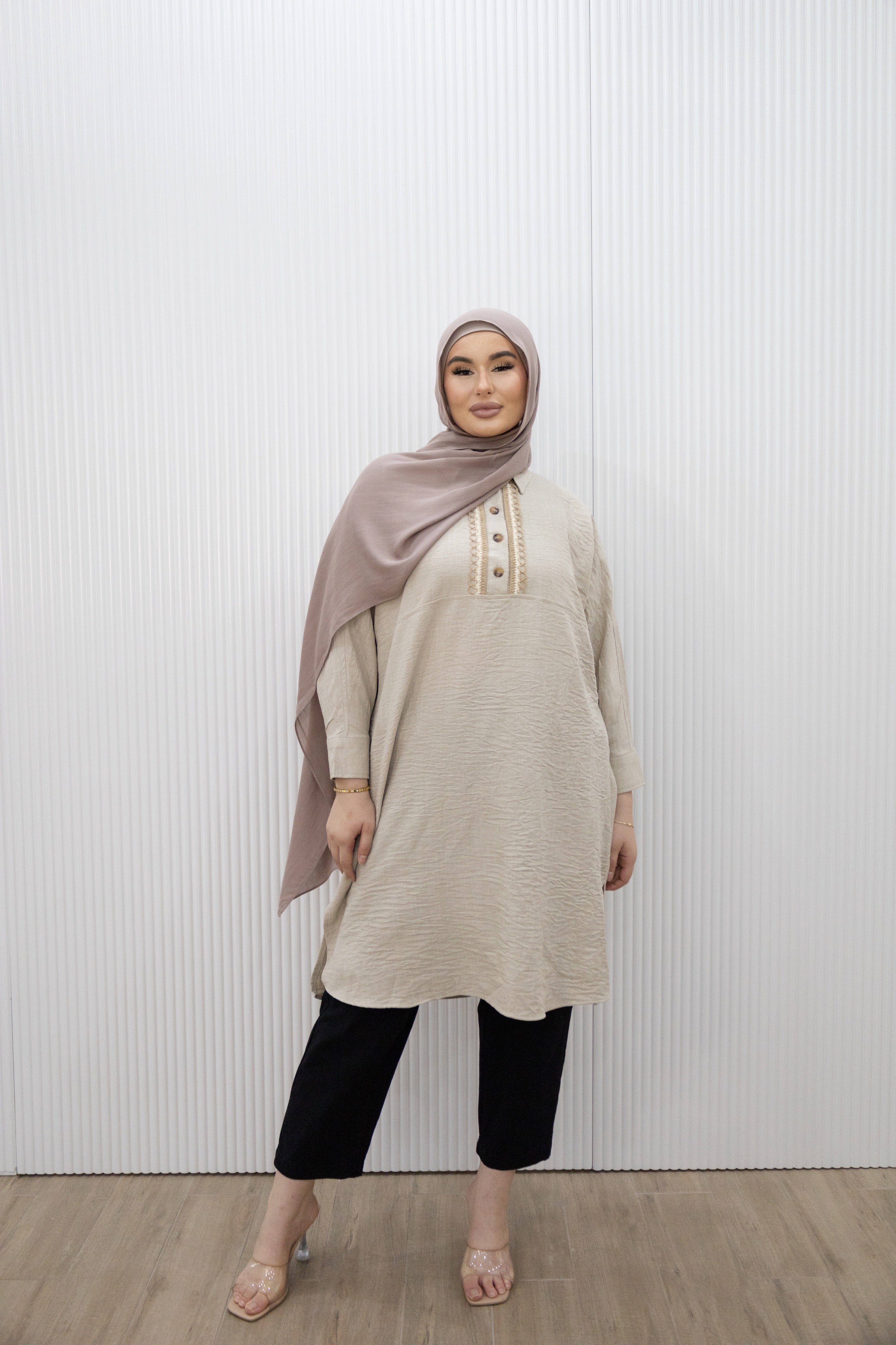 Capture a beautiful bohemian style in the ELLEN TUNIC TOP . Featuring a soft pink print, it has a round neck that fastens with tassel ties then falls to a flourishing skirt with a ruffle hem panel. Use the detachable waist tie to create a flattering shape.