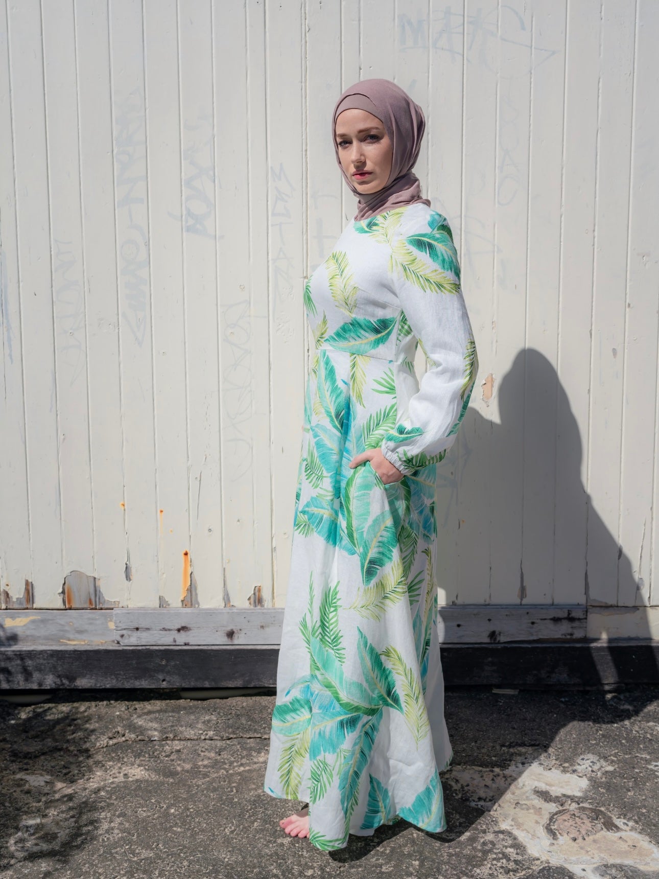 Made with bright and uplifting hues, the EVERGREEN ESCAPE DRESS, is the perfect number for your next holiday. Like our signature Amira Linen Dress, except this one features a tropical inspired leafy print.