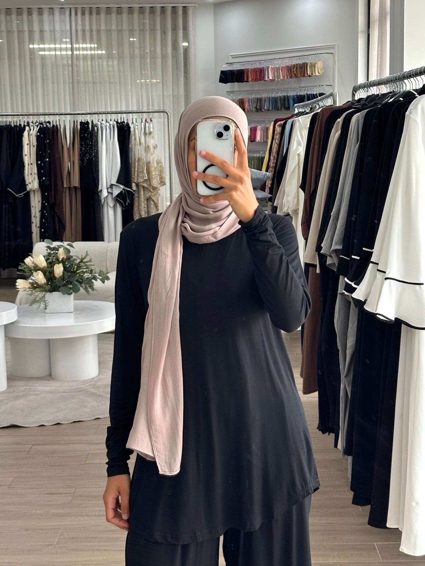 women's long sleeve, longline basic top made of lightweight, breathable and stretchy fabric for everyday wear or loungewear.