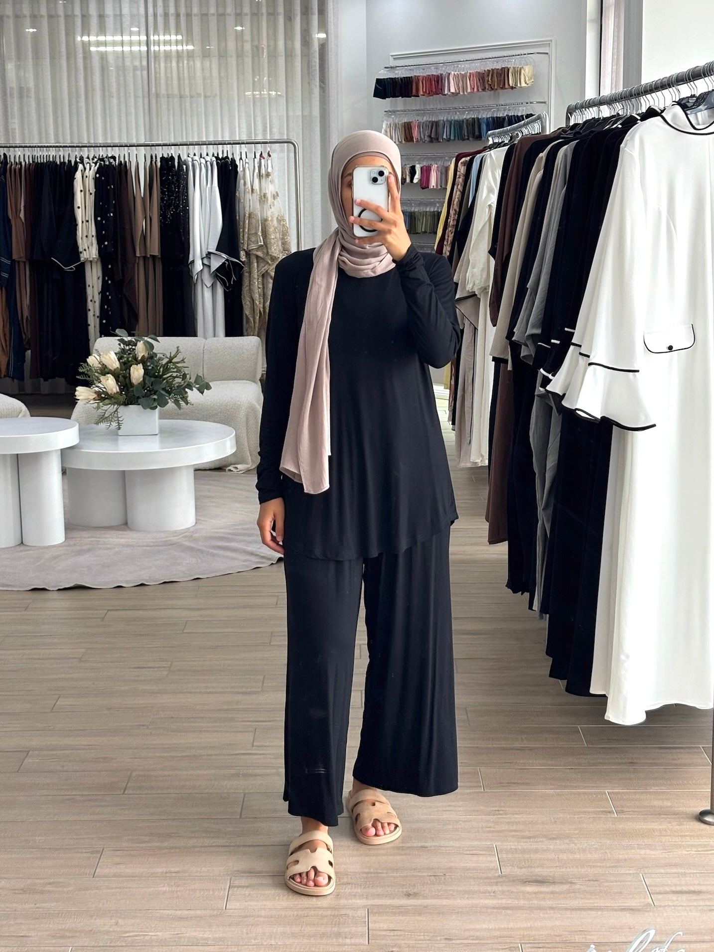 women's long sleeve, longline basic top made of lightweight, breathable and stretchy fabric for everyday wear or loungewear.