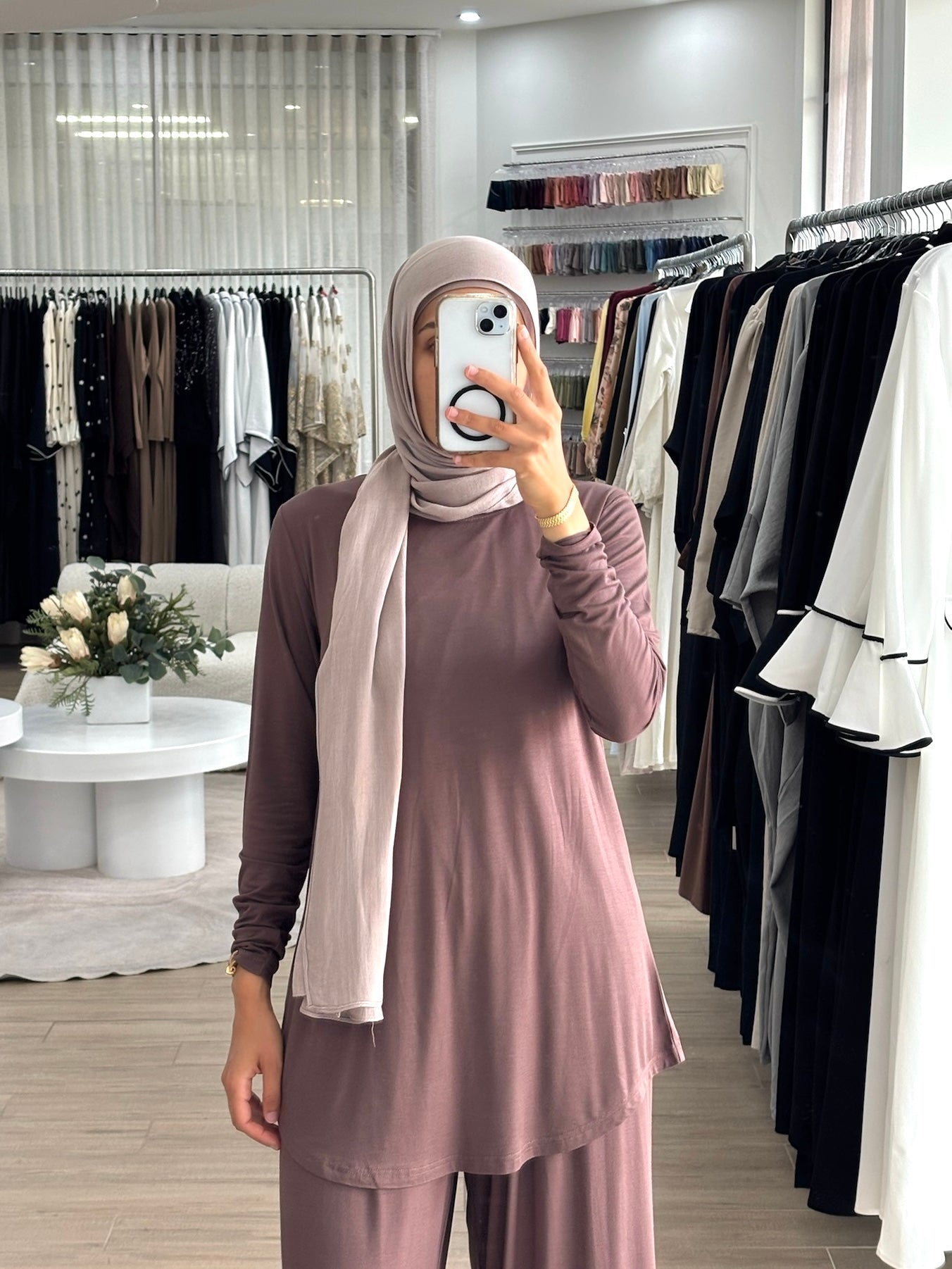 women's long sleeve, longline basic top made of lightweight, breathable and stretchy fabric for everyday wear or loungewear.