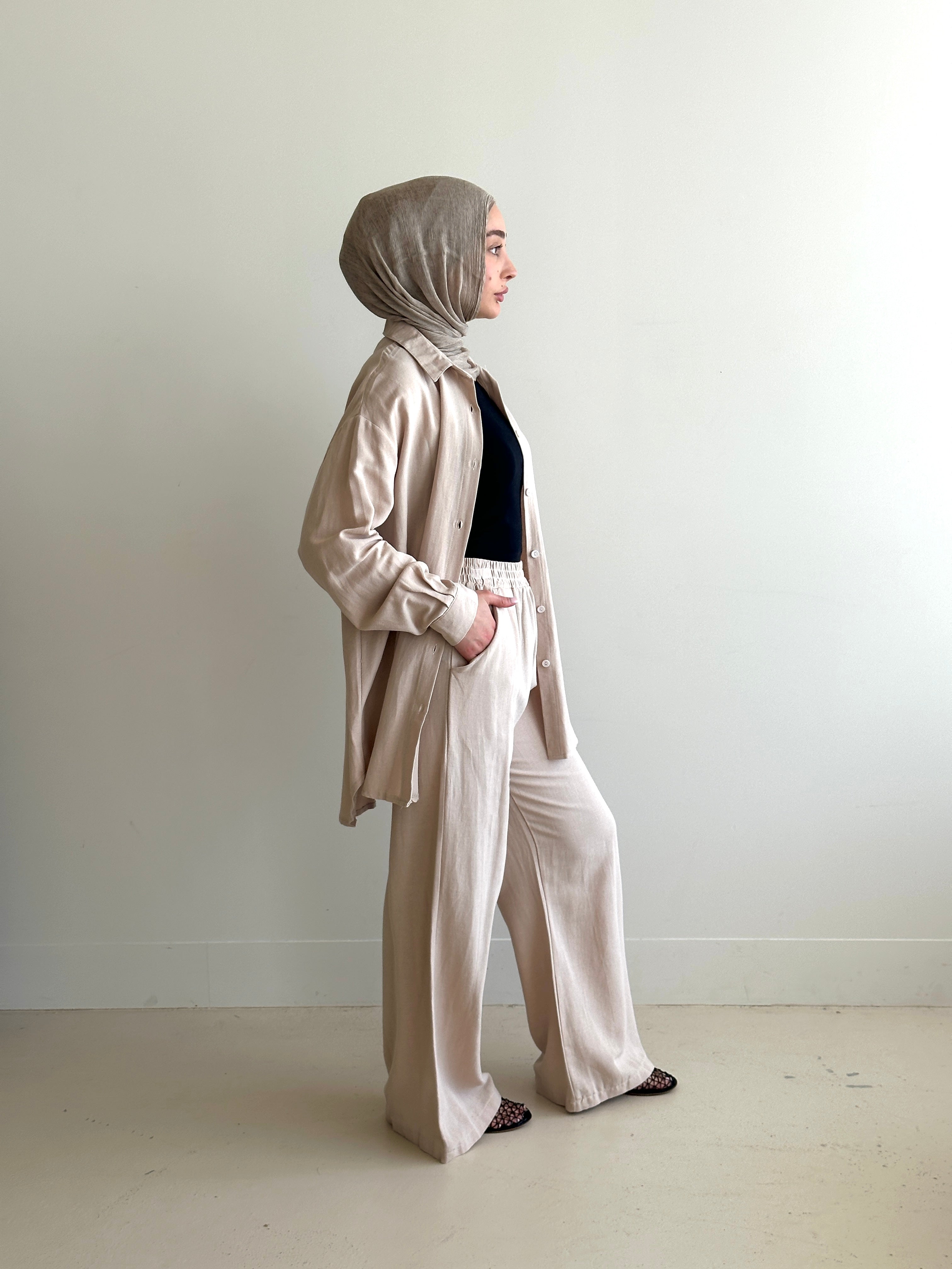 Designed for versatile styling, this set pairs a modest top with a matching pant