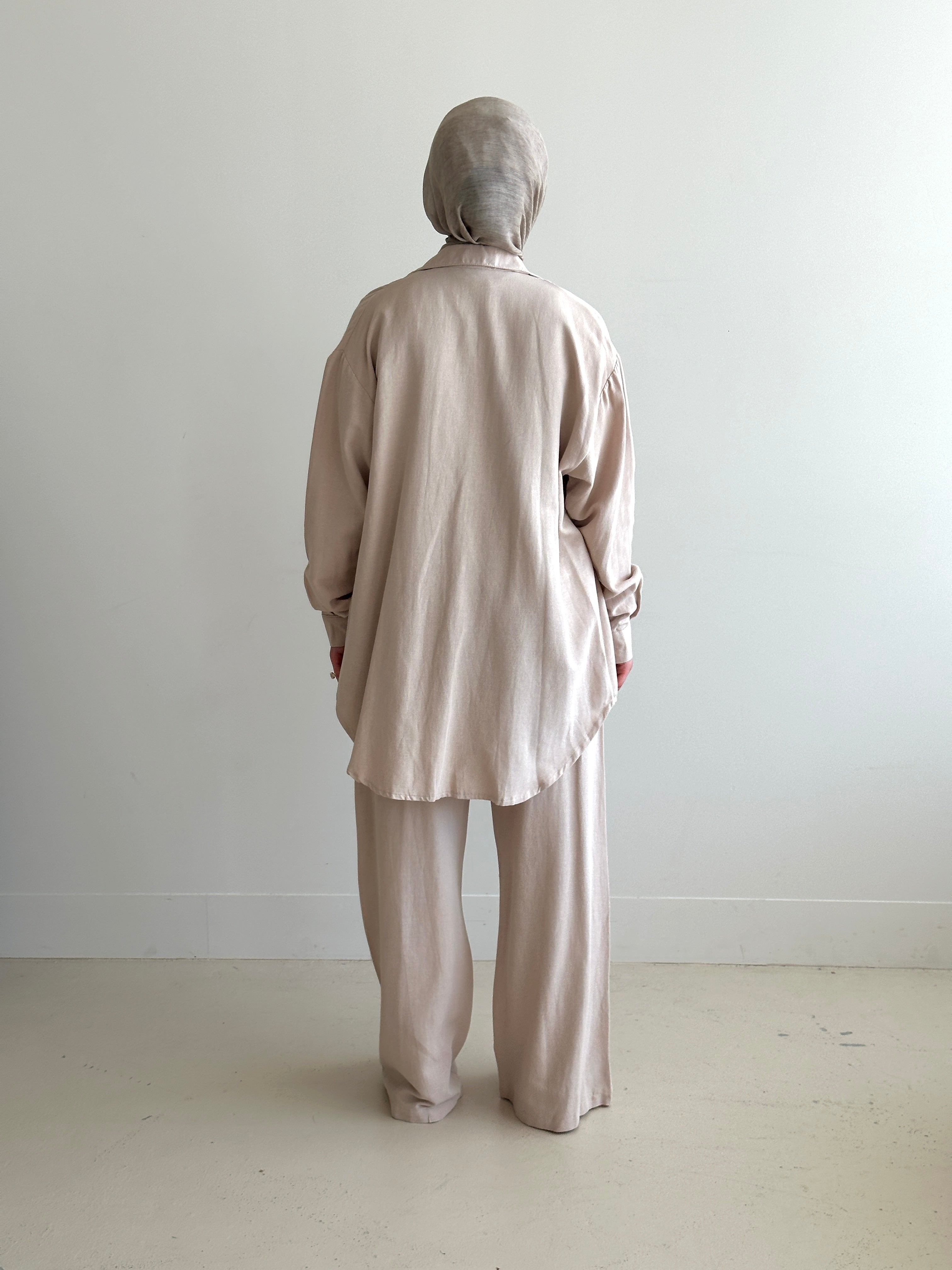 Designed for versatile styling, this set pairs a modest top with a matching pant