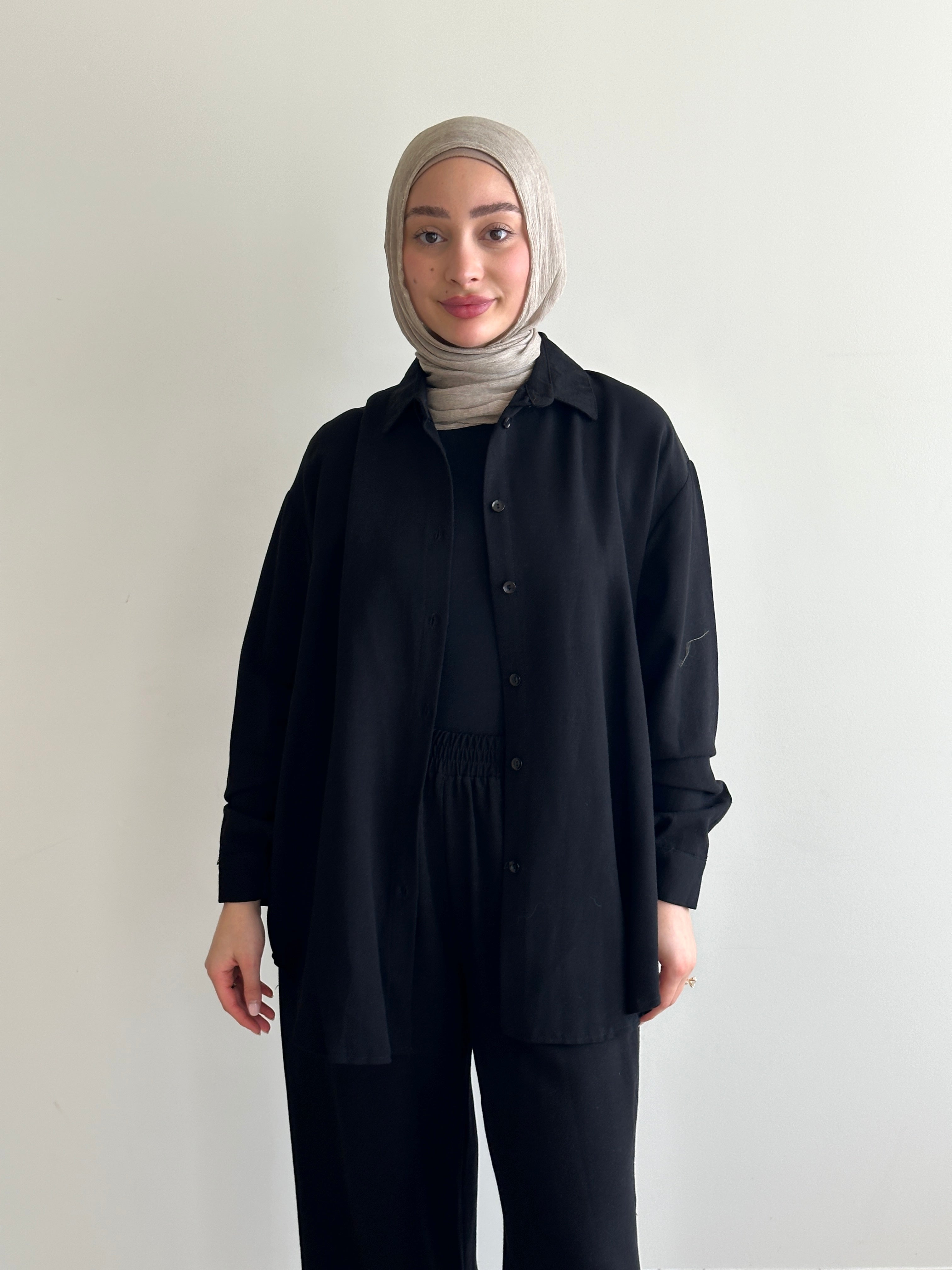 Designed for versatile styling, this set pairs a modest top with a matching pant.