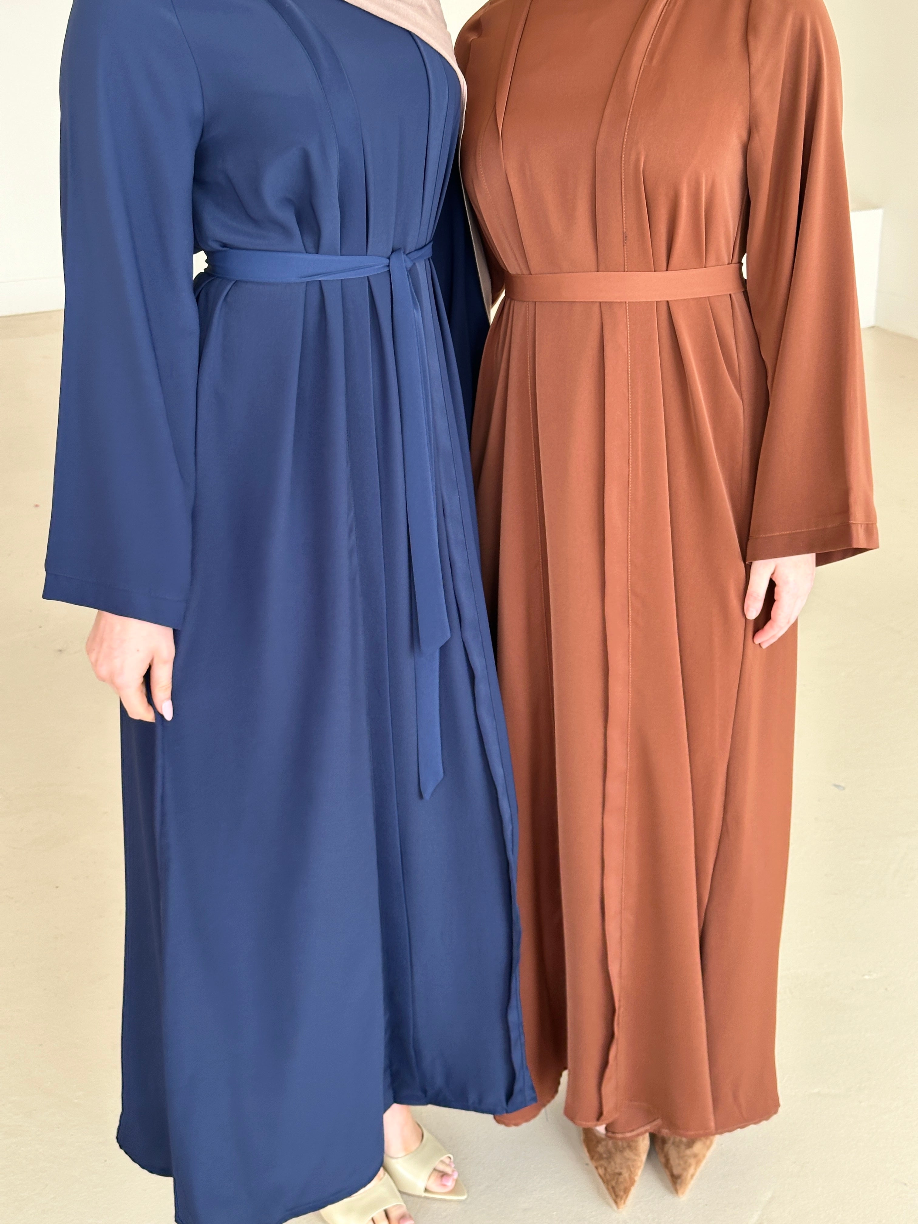 A matching tie belt draws in the waist, allowing you to adjust the silhouette to your liking. WeaR it loose for an airy, relaxed look, or tied for subtle definition. Thoughtful seam detailing enhances the drape, offering a refined and polished finish without compromising comfort.