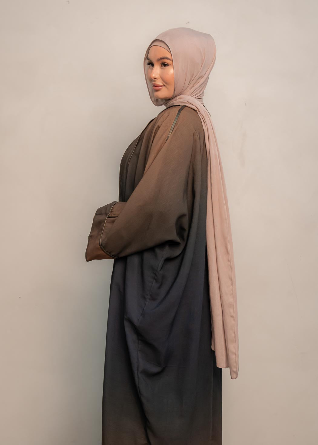 The stunning kaftan dress and tonal dress underlay provide versatility and comfort, while the lace tie neckline adds a feminine touch. Perfect for social occasions and functions, this set will be on high rotation in your wardrobe.
