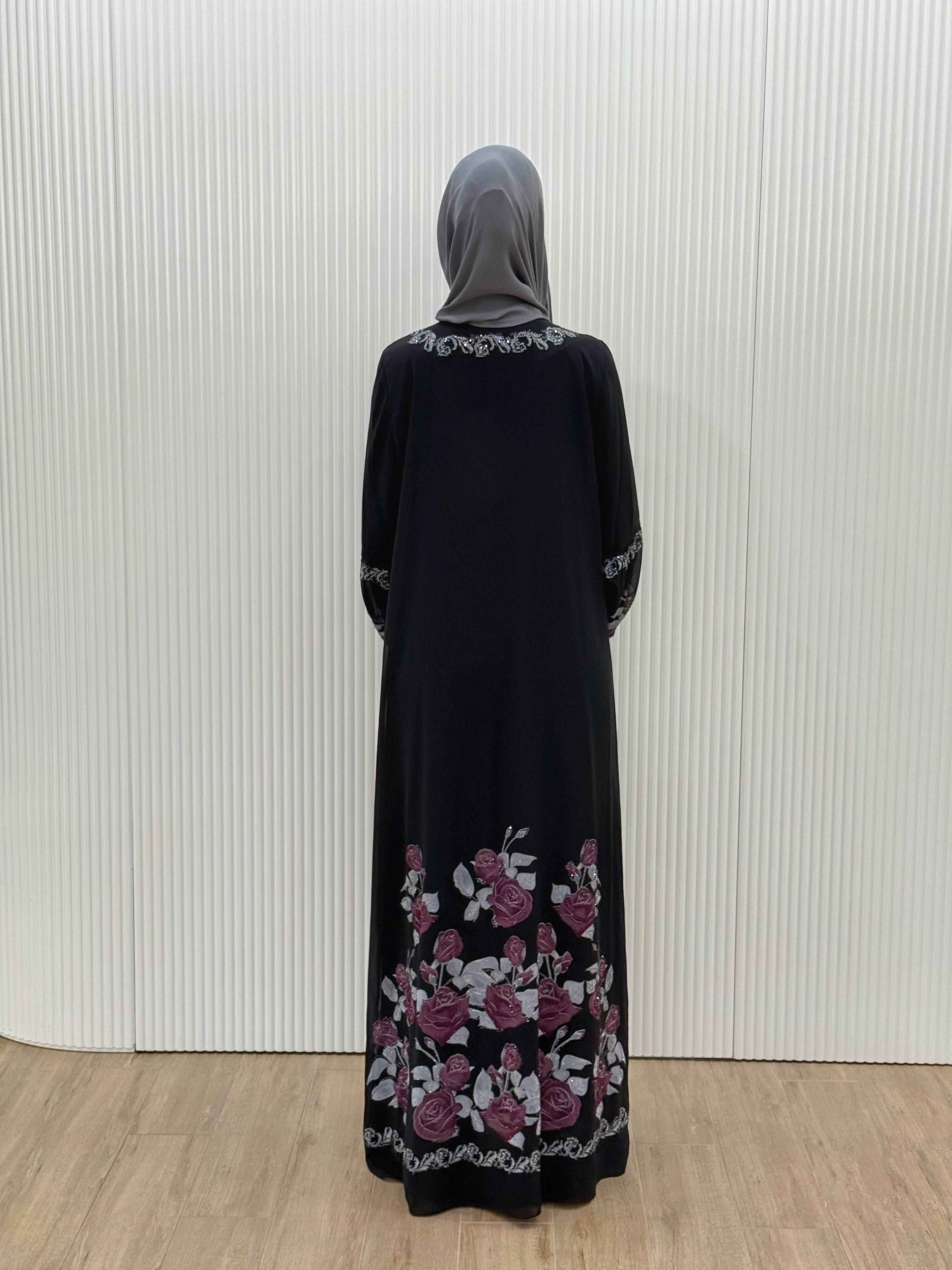 Crafted from lightweight, flowy fabric, this abaya drapes beautifully and adds an elegant layer to any outfit.