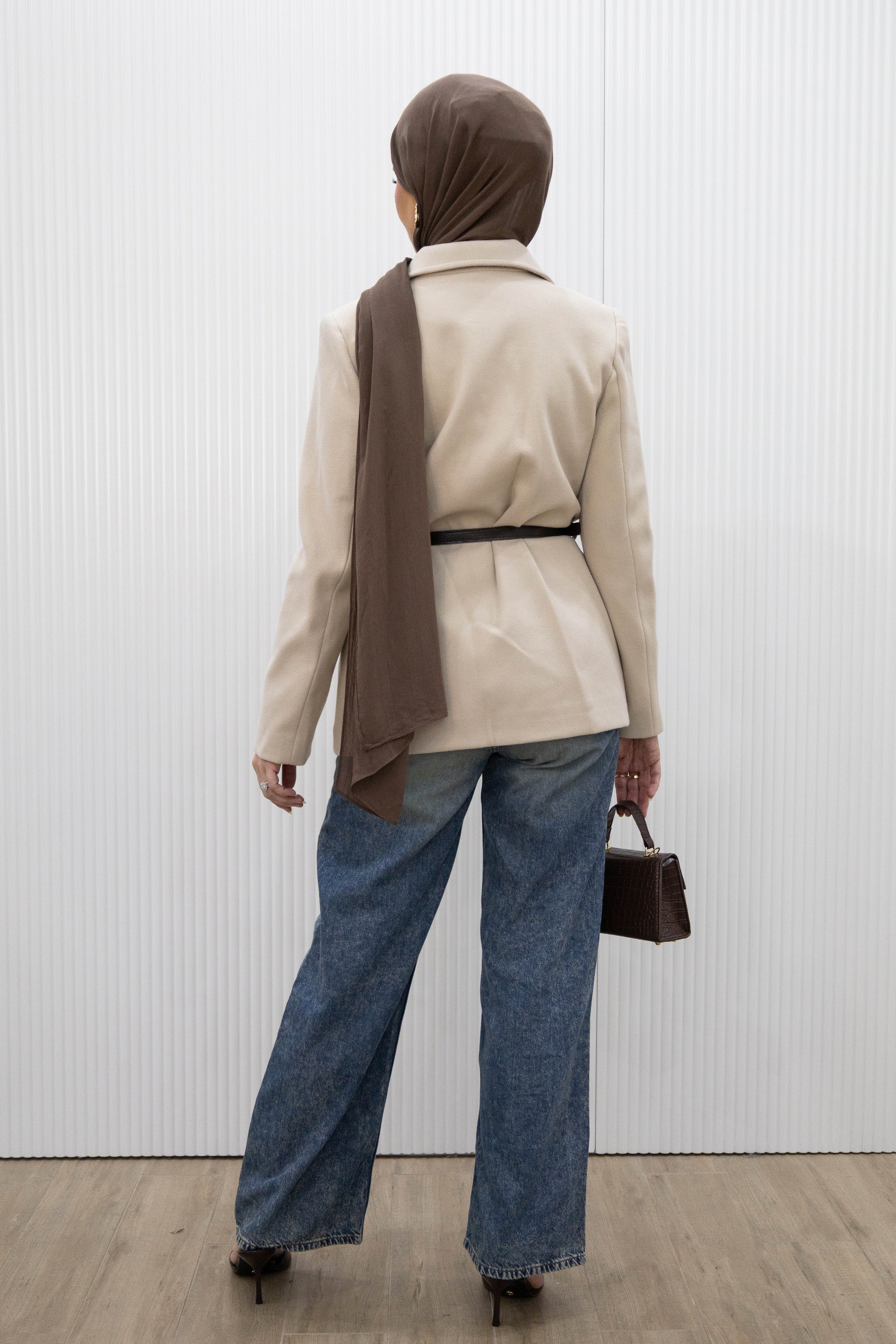 Winter Felt Jacket in soft wool-like fabric with a fitted silhouette, double-breasted tortoiseshell buttons, and peak lapels. Short hem design adds sophistication, perfect for layering in winter outfits.