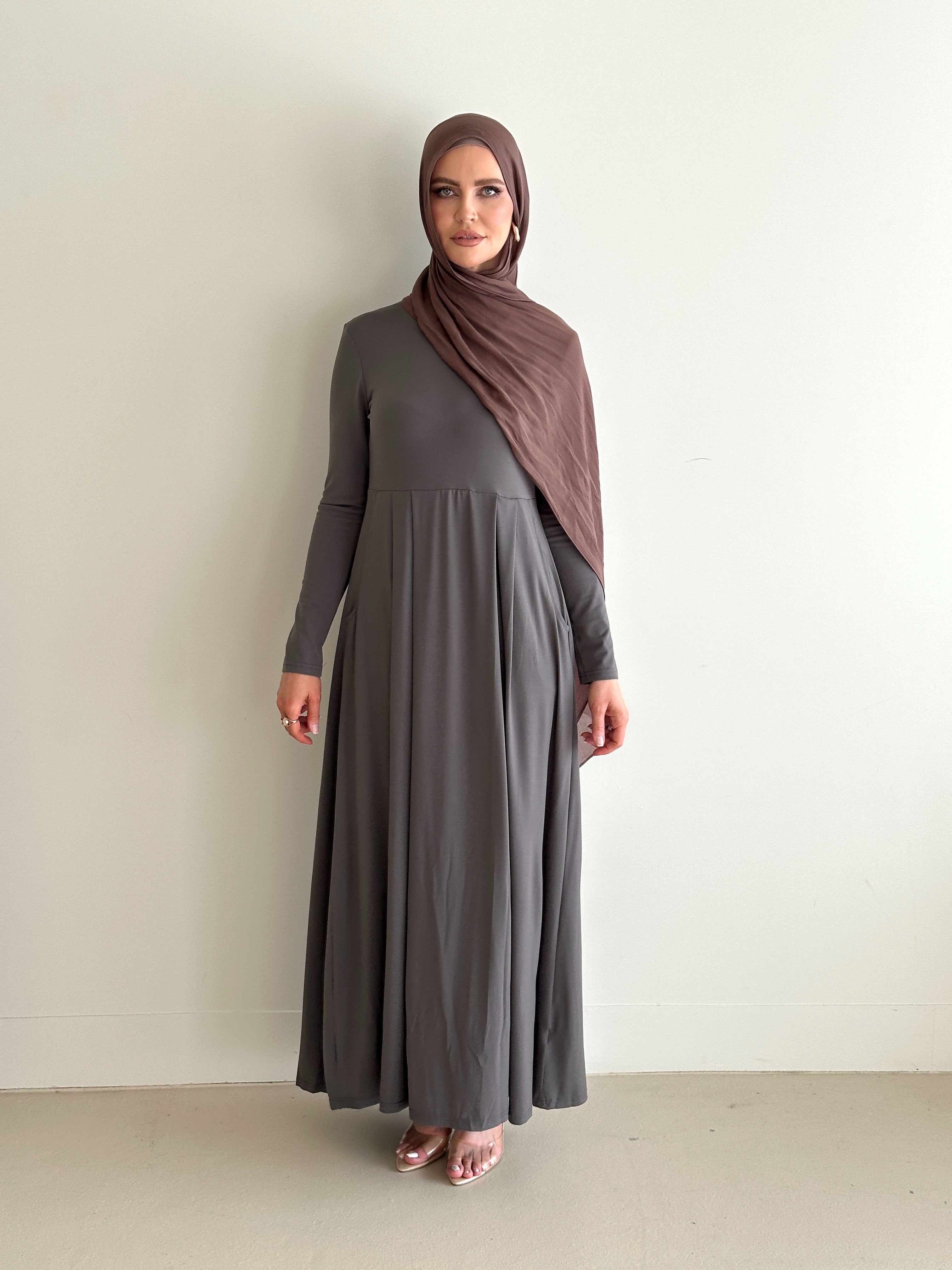 women's maxi jersey dress, versatile and lightweight for spring/summer with pockets, modest dress for hijabi
