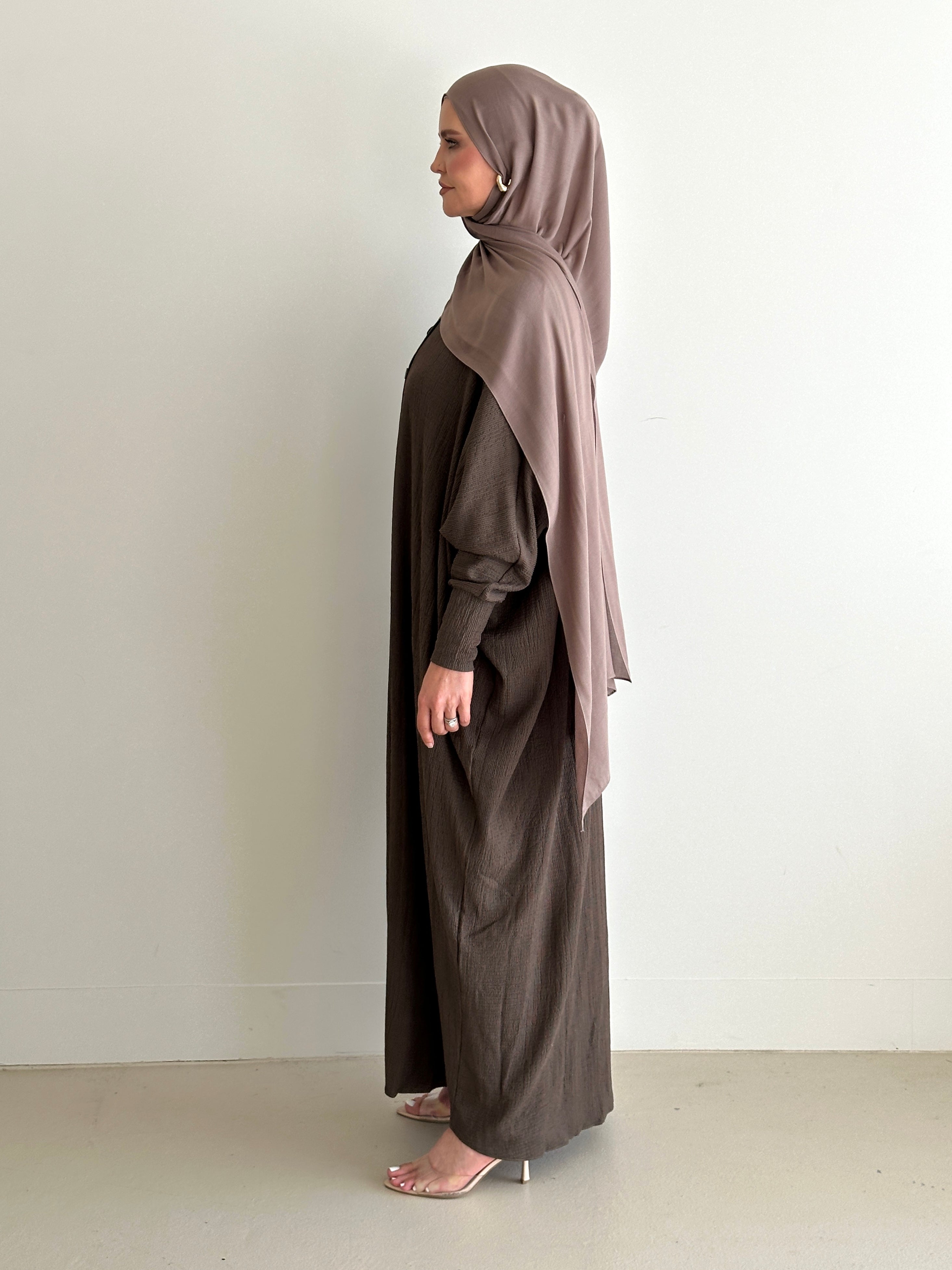 women's oversize abaya, maxi dress with long sleeves and full length, lightweight with buttons and modest for all seasons.