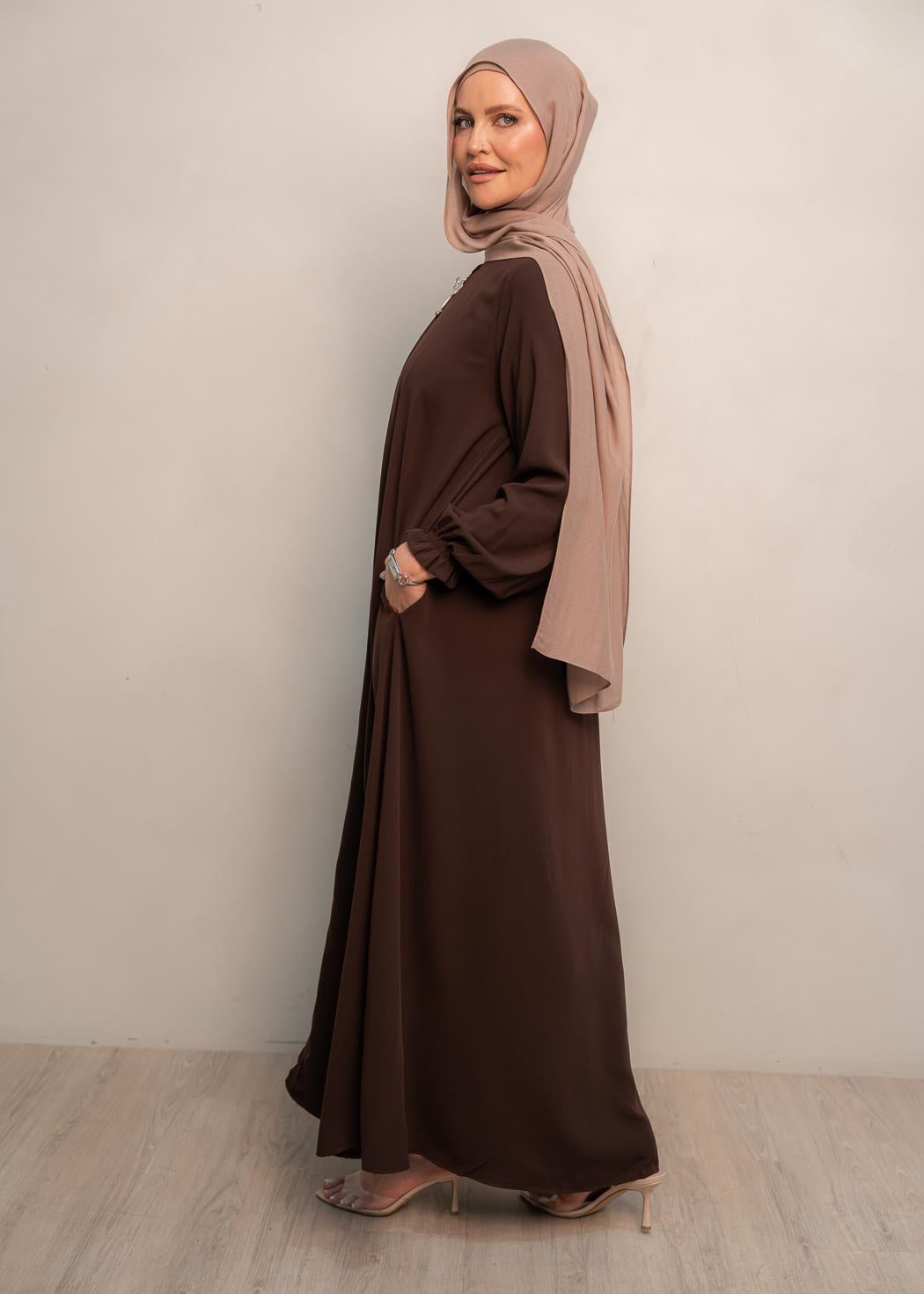 NISREEN ZIPPER ABAYA