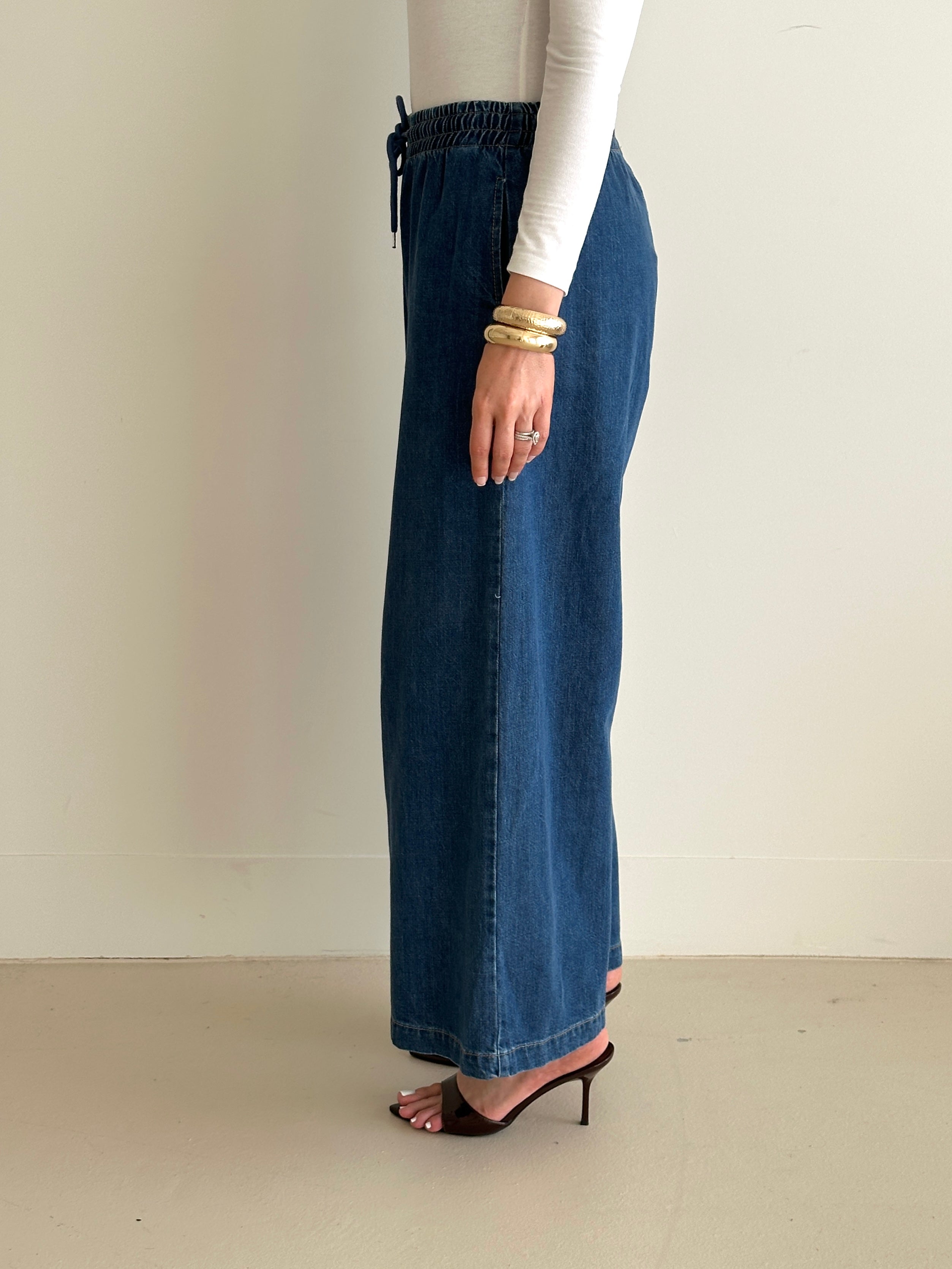 women's wide leg denim pants with elastic waist and functional pockets