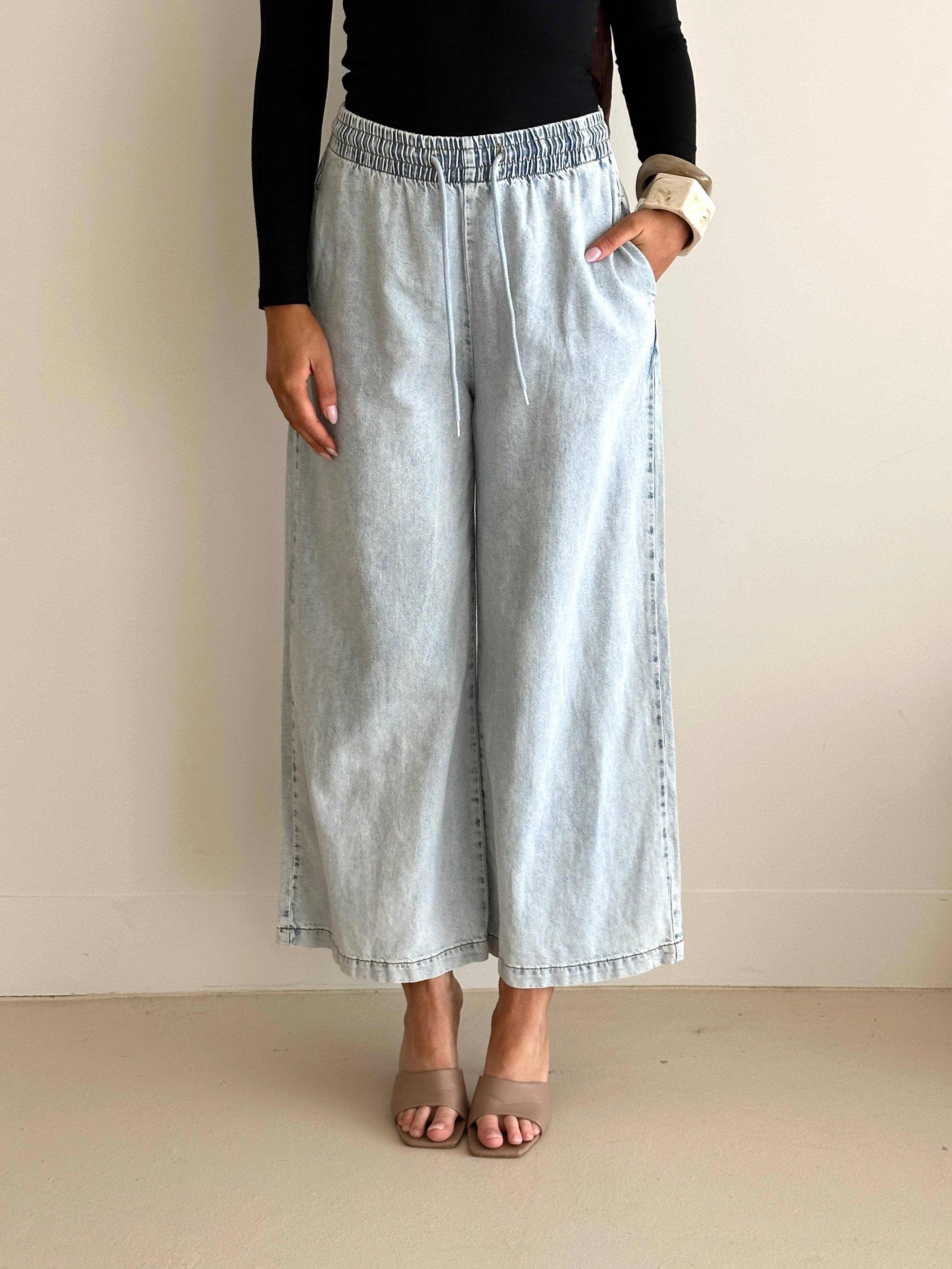 women's wide leg denim pants with elastic waist and functional pockets