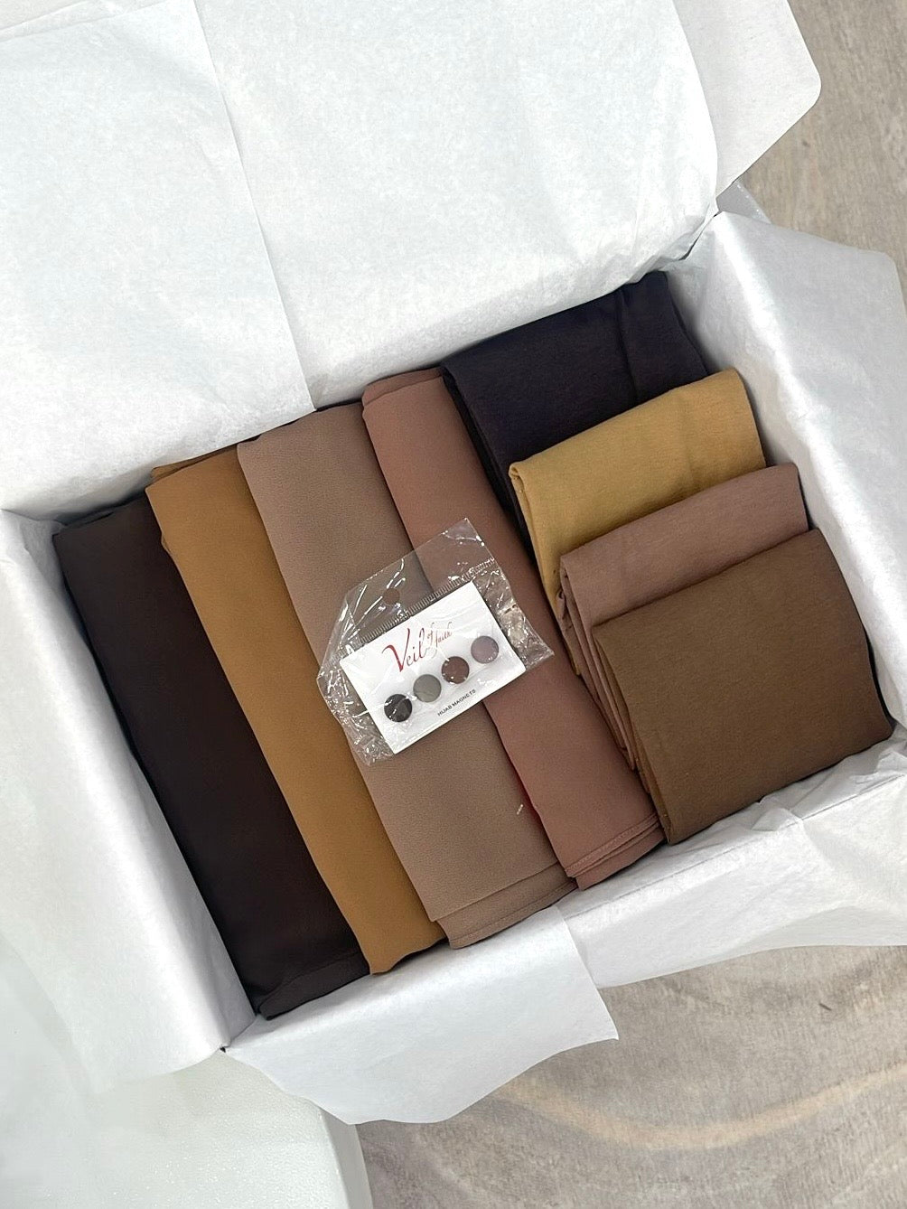This hijab gift box consists of 4 long crepe hijabs in our beautiful shades complemented with 4 caps and 4 pairs of magnetic pins.