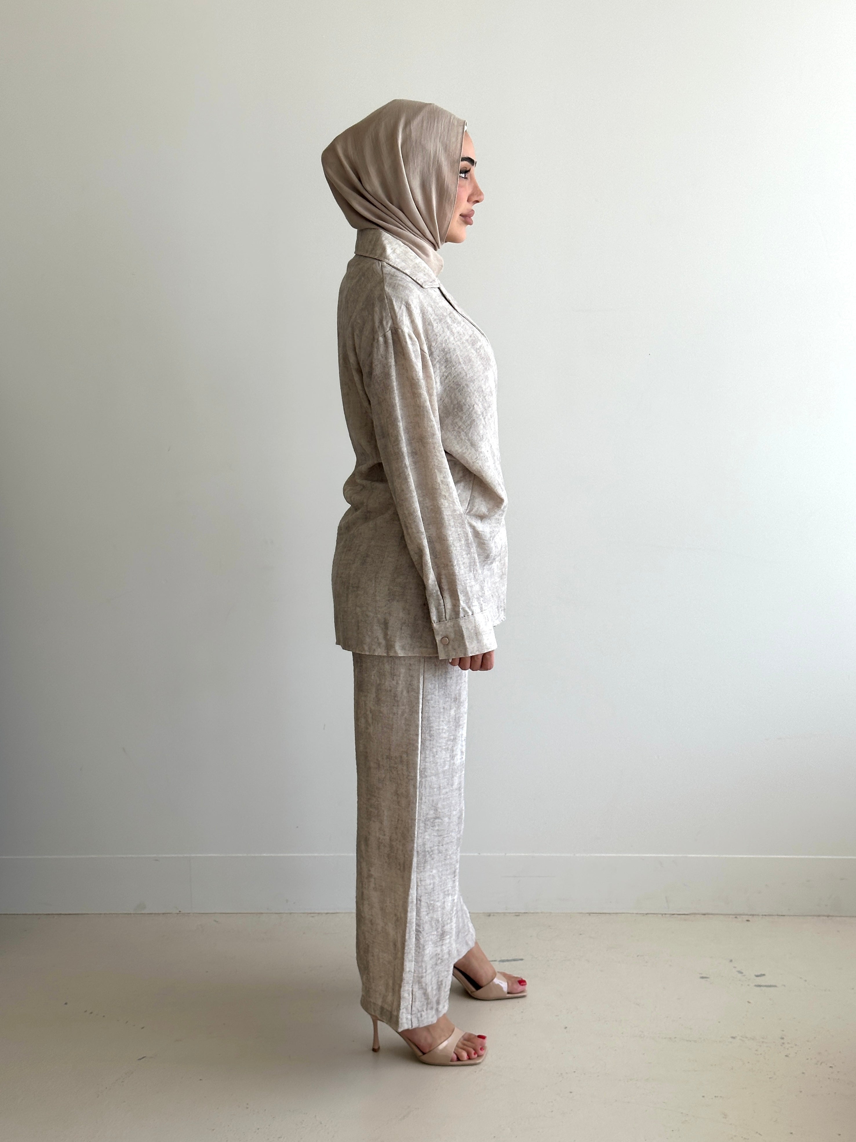 women's two piece co-ord set, includes wrap long sleeve top and full length pant. Lightweight and versatile, modest for hijab modest girls. semi-formal and classy to wear for brunch, gatherings, meetings, dinner date. 