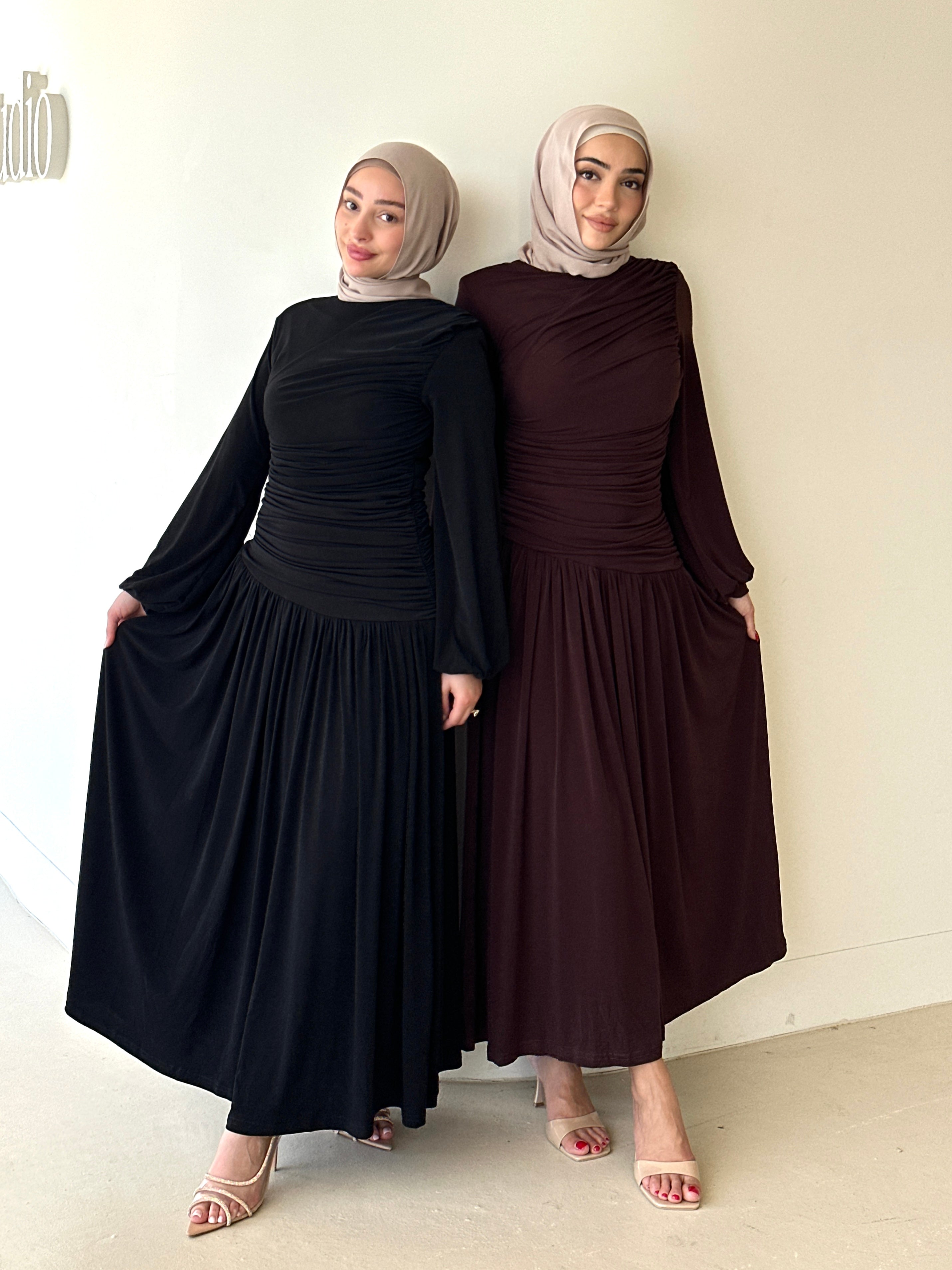women's maxi jersey dress in brown and black. It has ruching detailing, long sleeves and is maxi for hijabis, it's modest and suitable to wear for dinner, occasions, eid, etc.