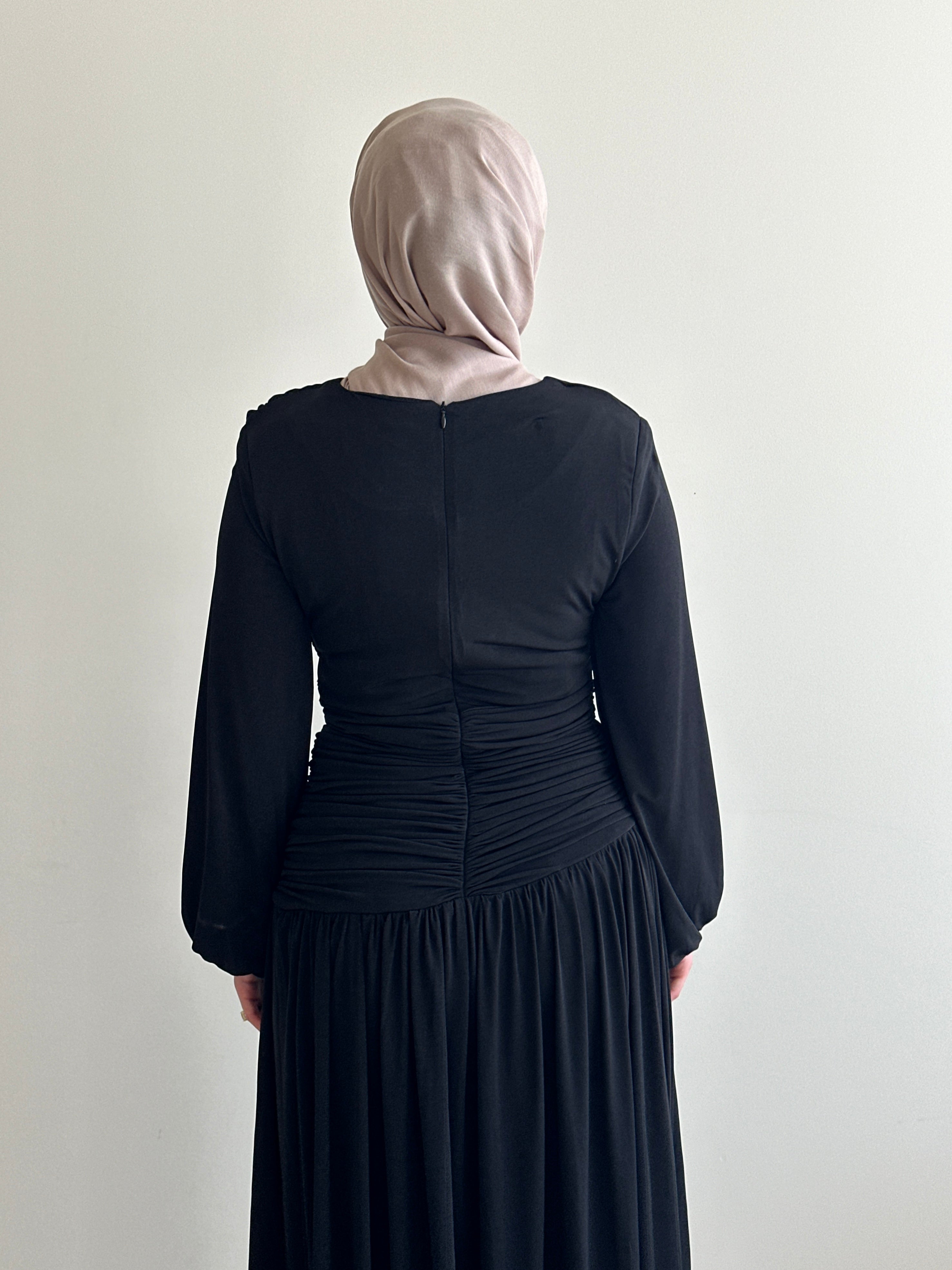 women's maxi jersey dress in brown and black. It has ruching detailing, long sleeves and is maxi for hijabis, it's modest and suitable to wear for dinner, occasions, eid, etc.