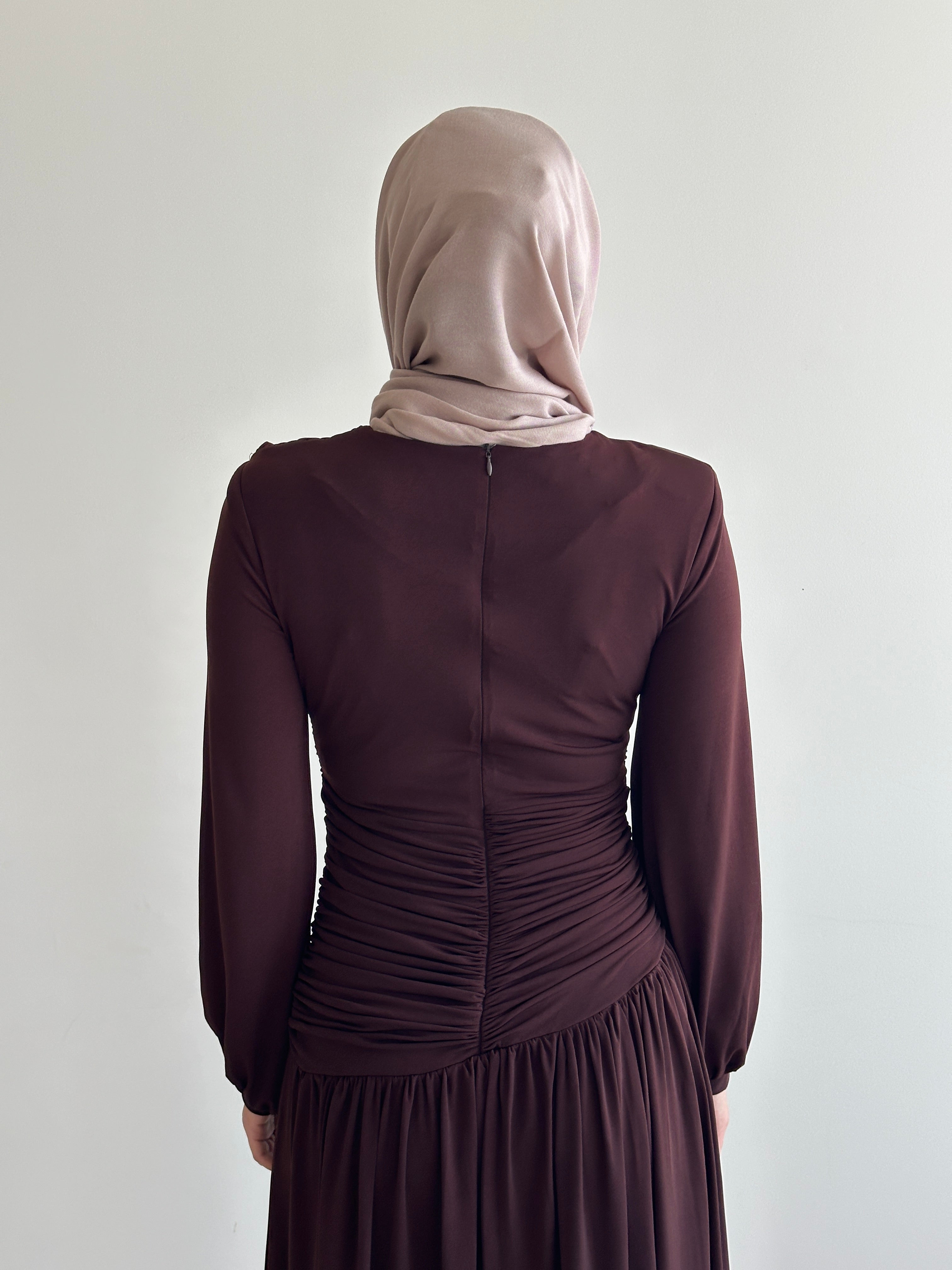 women's maxi jersey dress in brown and black. It has ruching detailing, long sleeves and is maxi for hijabis, it's modest and suitable to wear for dinner, occasions, eid, etc.