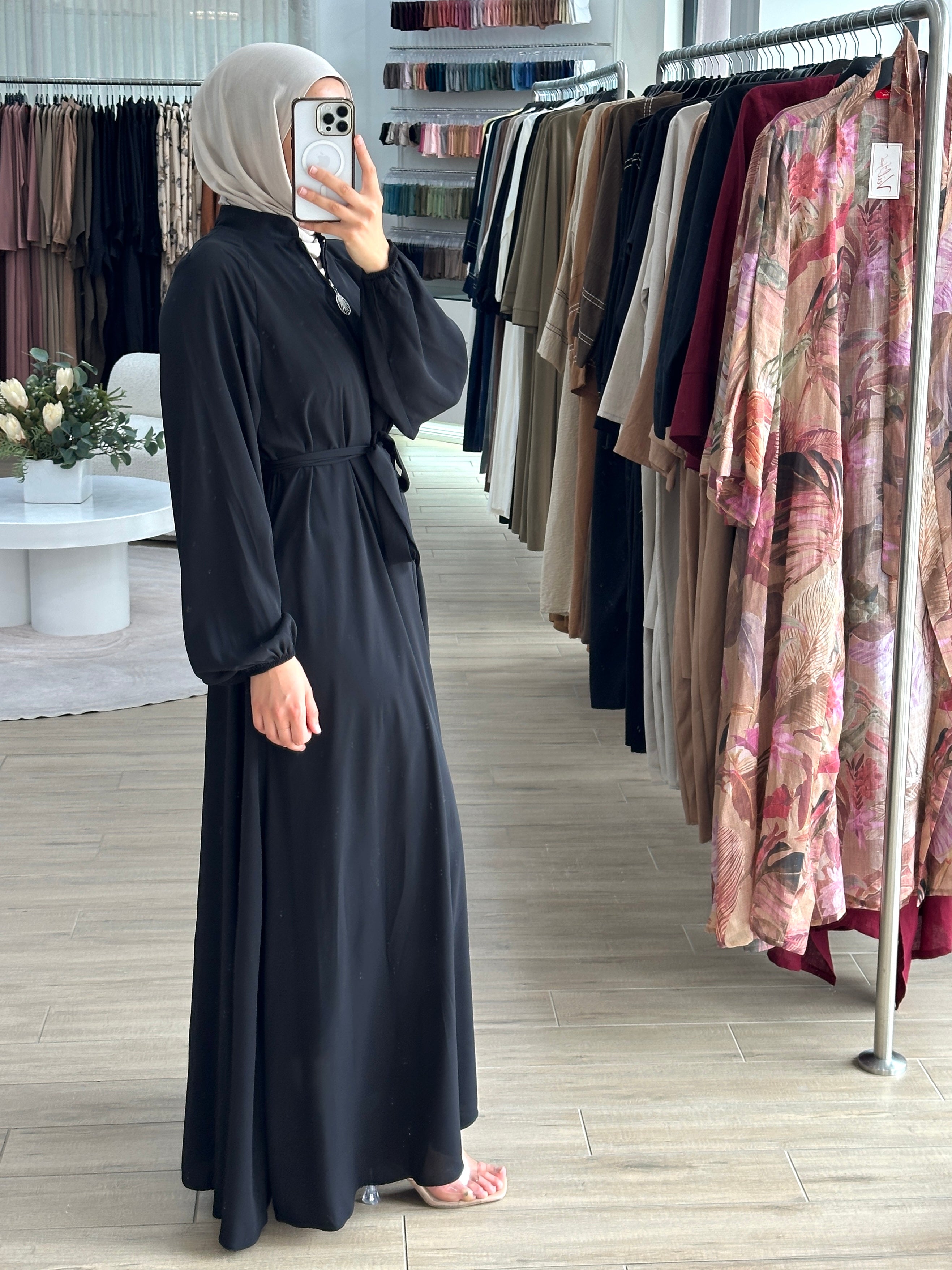 women's maxi full length abaya in black for modest islamic muslimah girls. suitable for hijabi, full coverage with zipper and long sleeves. lightweight and non- see through. 