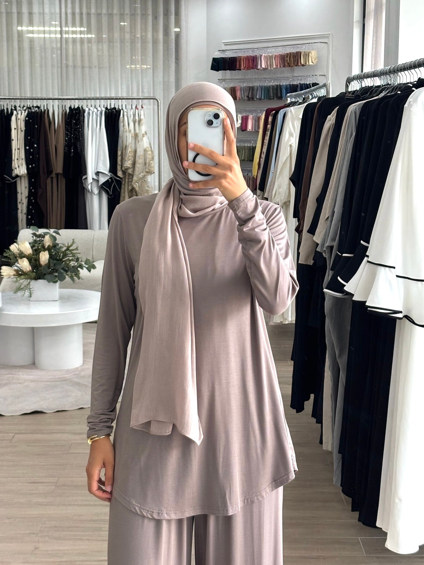 women's long sleeve, longline basic top made of lightweight, breathable and stretchy fabric for everyday wear or loungewear. 