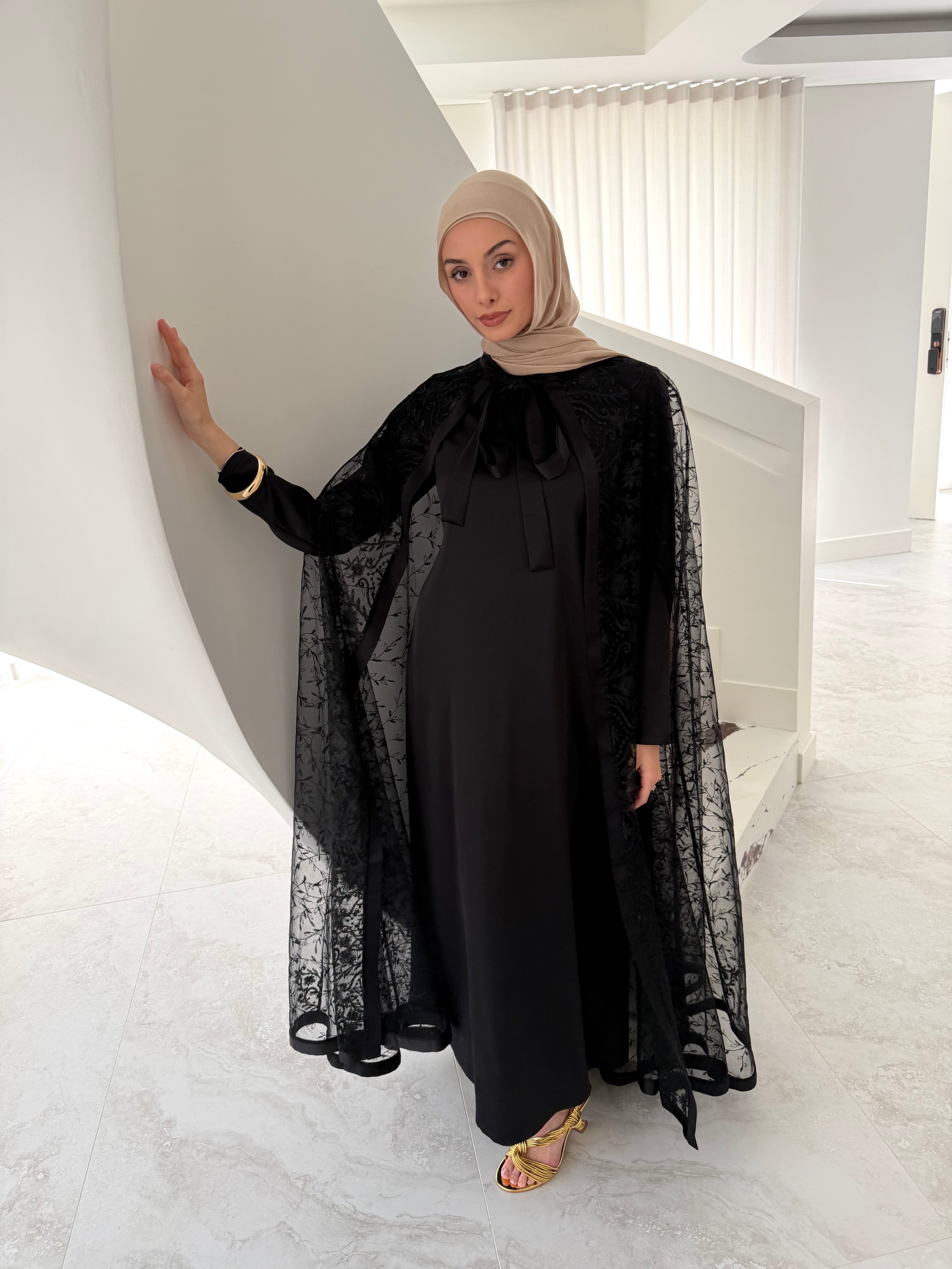 ZARINA CAPE SET