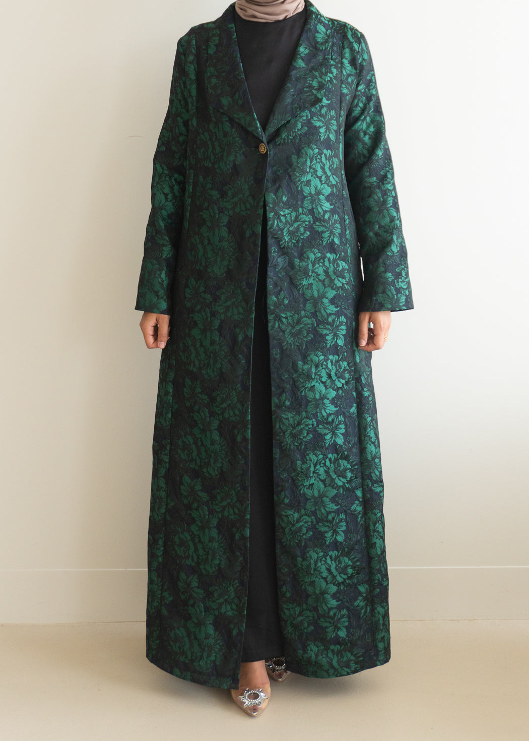 Expertly designed, the EDEN JACQUARD COAT SET exudes bold elegance with its thick brocade coat and fully lined dress underlay.
