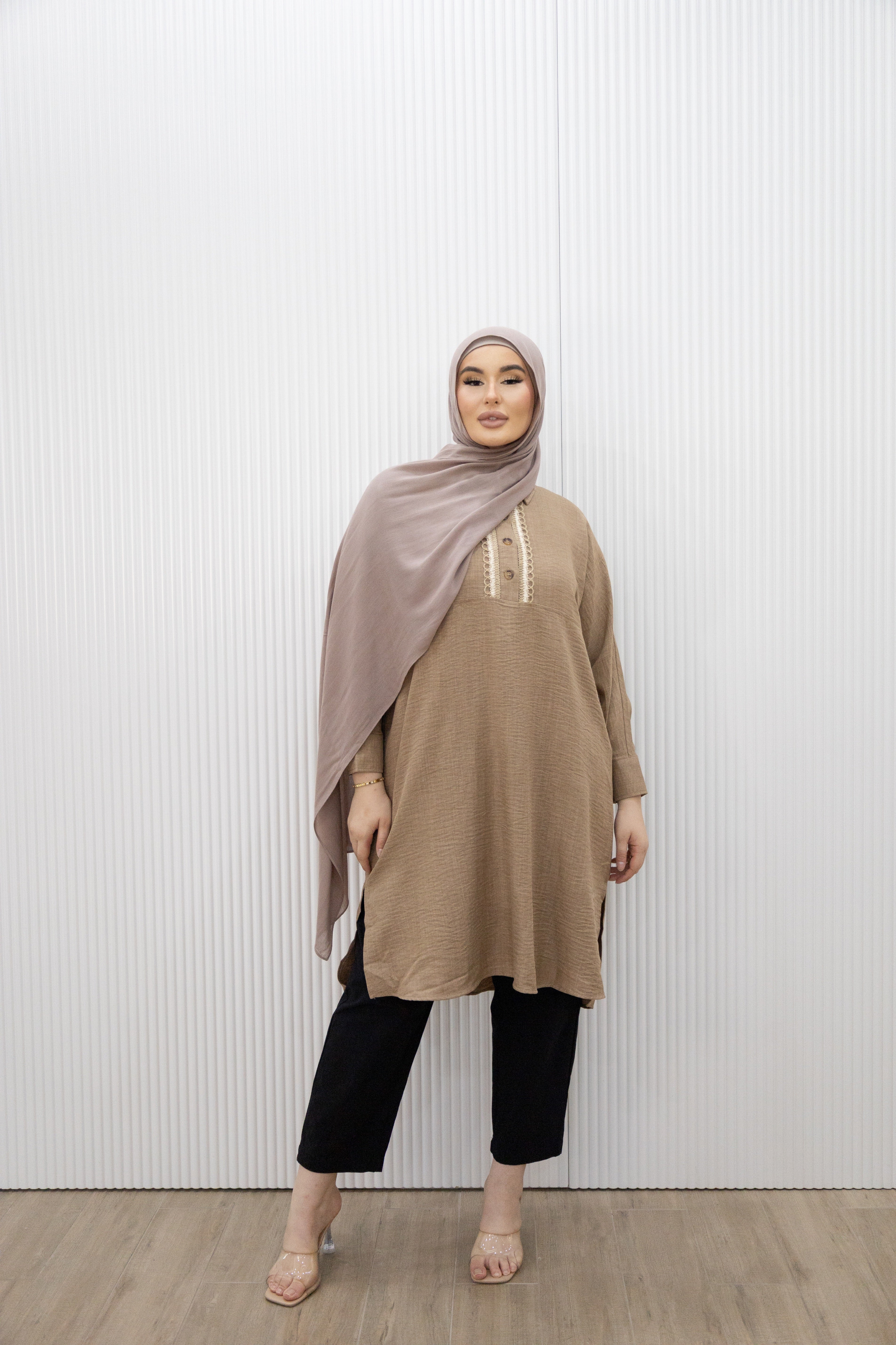 Capture a beautiful bohemian style in the ELLEN TUNIC TOP . Featuring a soft pink print, it has a round neck that fastens with tassel ties then falls to a flourishing skirt with a ruffle hem panel. Use the detachable waist tie to create a flattering shape.