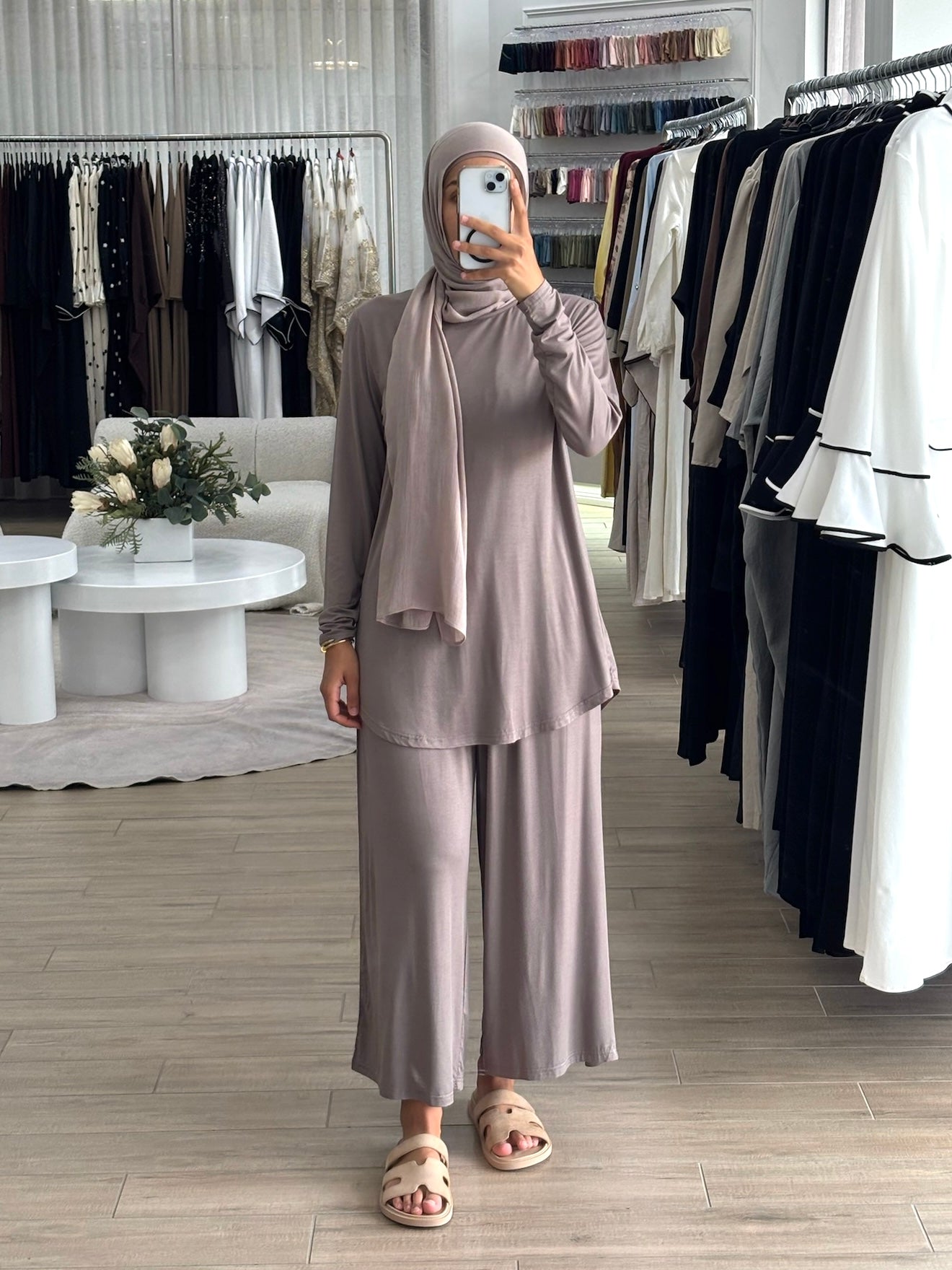 women's long sleeve, longline basic top made of lightweight, breathable and stretchy fabric for everyday wear or loungewear. 