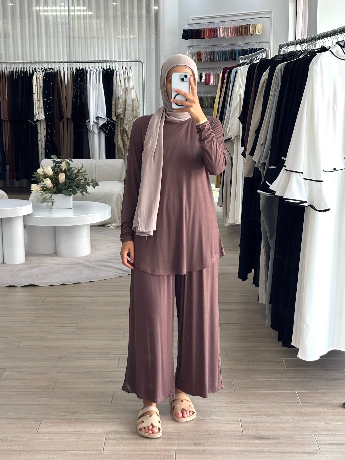 women's long sleeve, longline basic top made of lightweight, breathable and stretchy fabric for everyday wear or loungewear. 