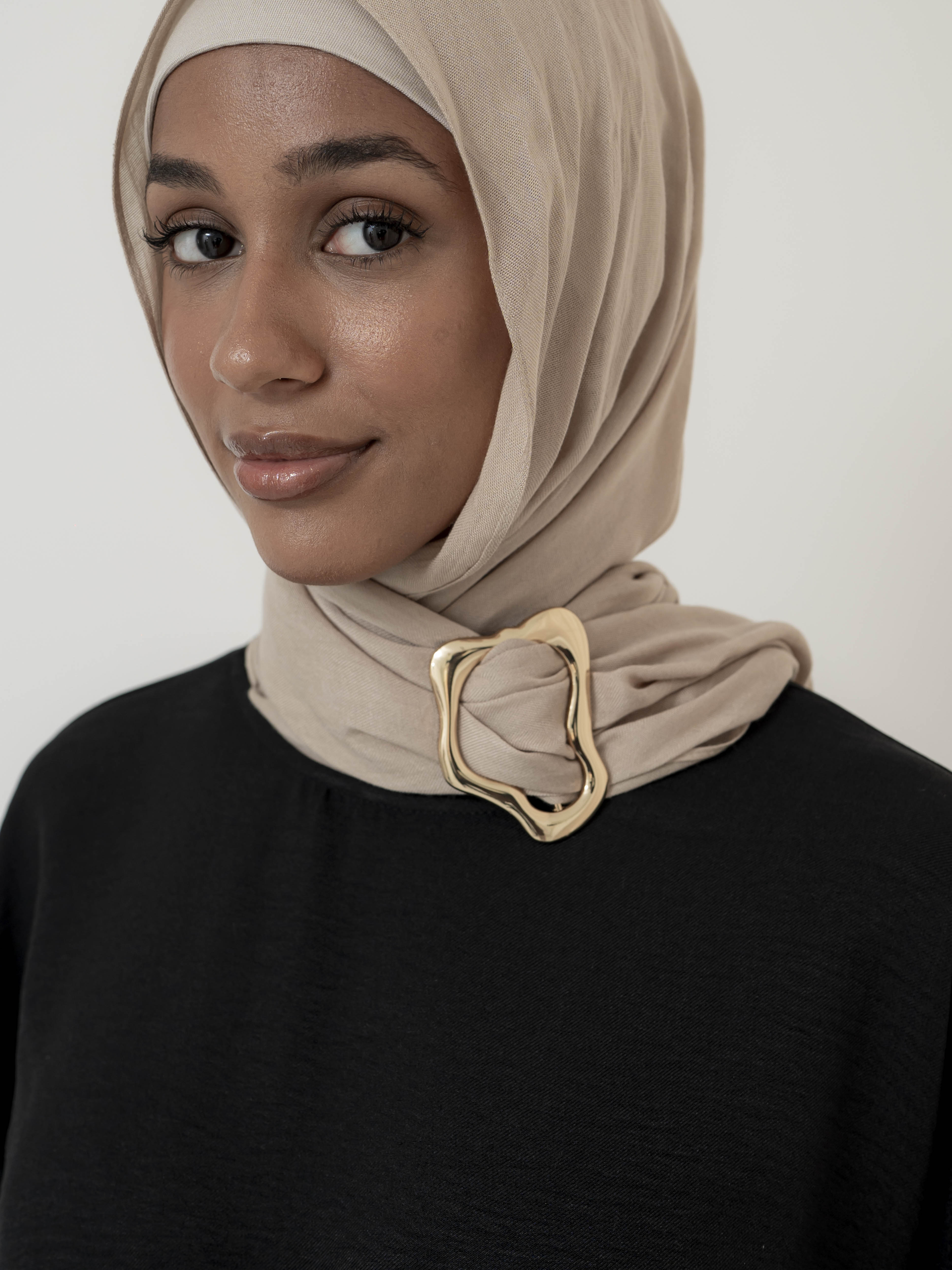 SCULPTED HIJAB RING