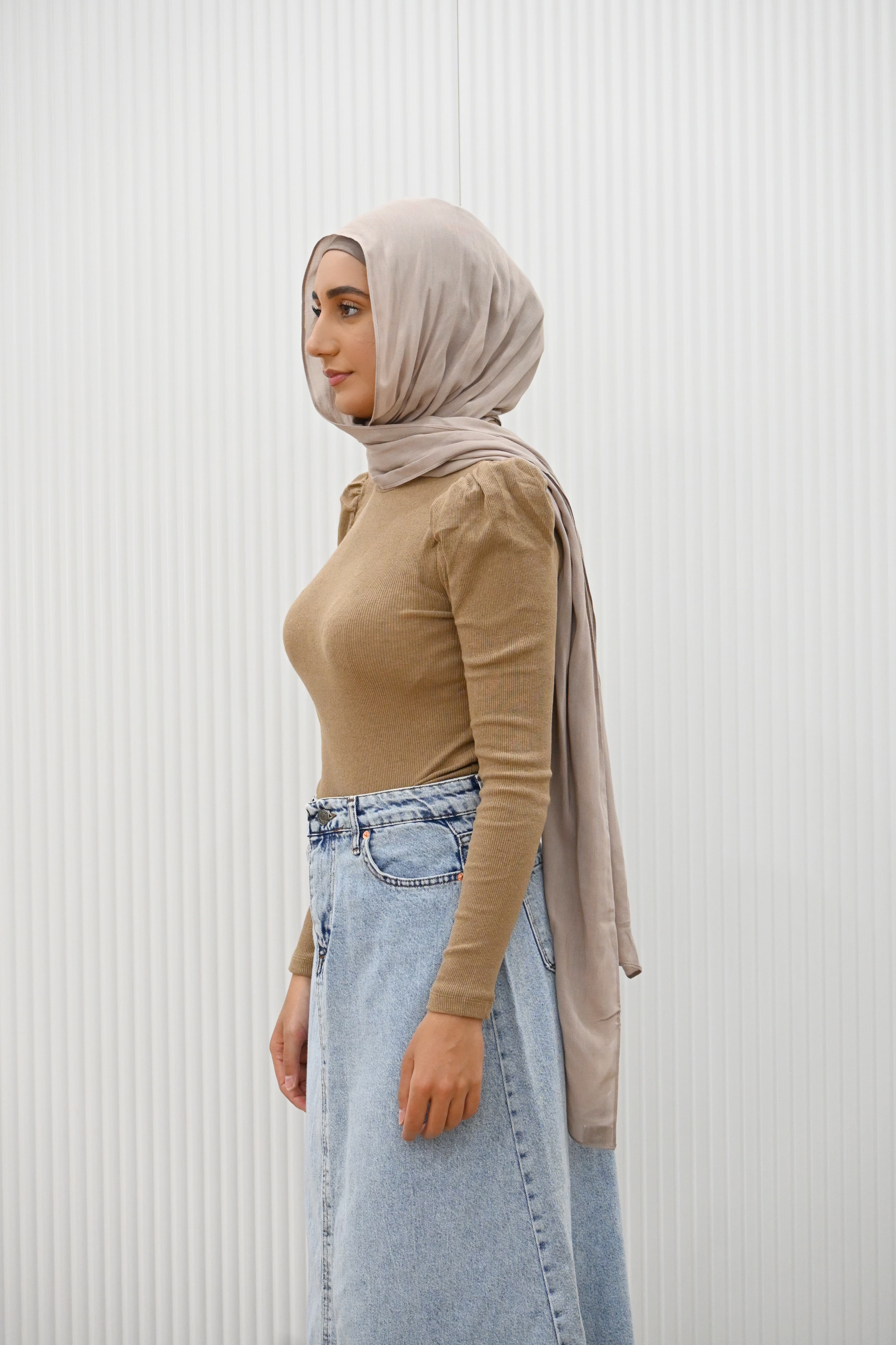 Fitted rib knit top puff shoulders long sleeve slim fit