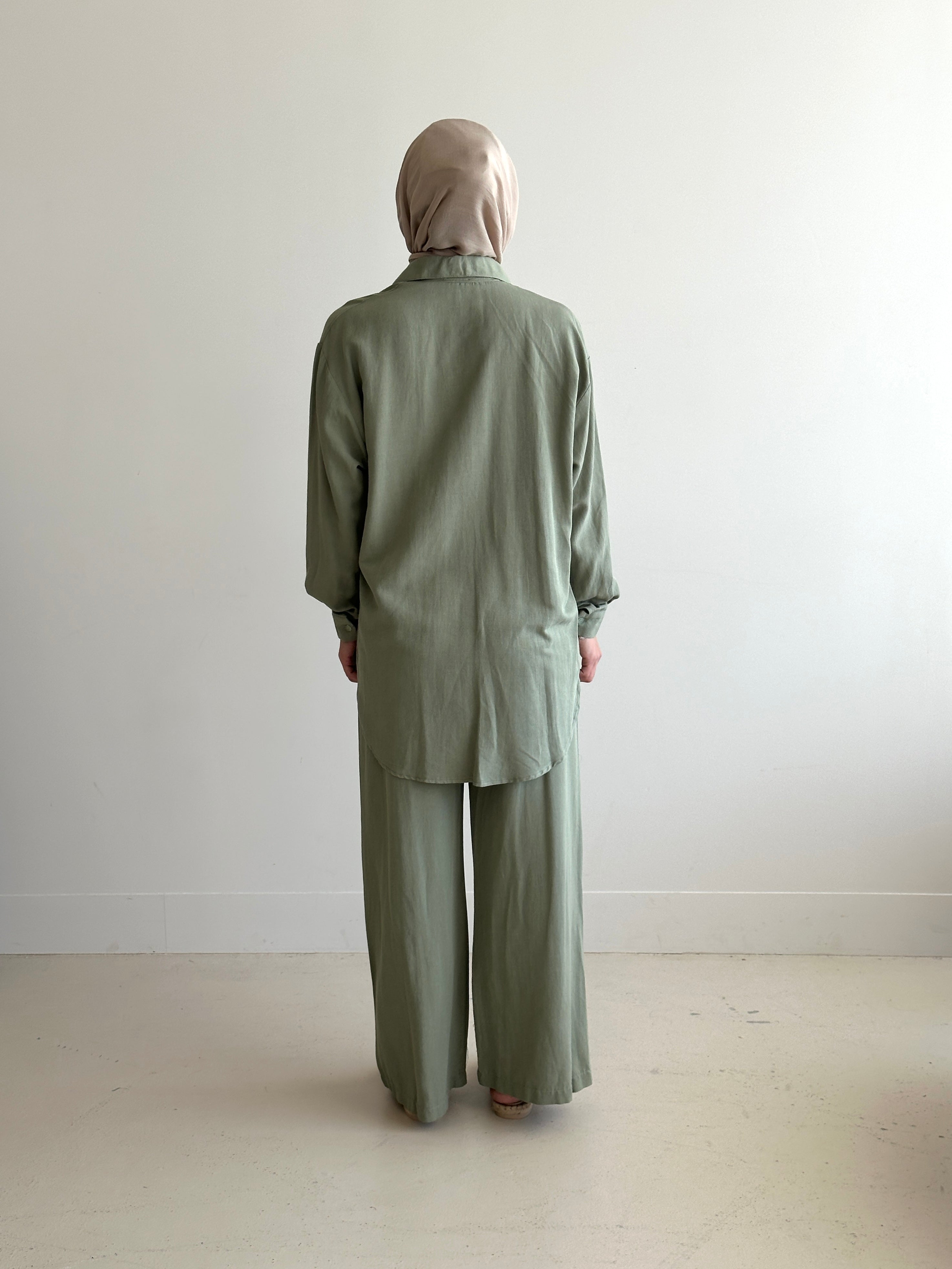 Designed for versatile styling, this set pairs a modest top with a matching pant.