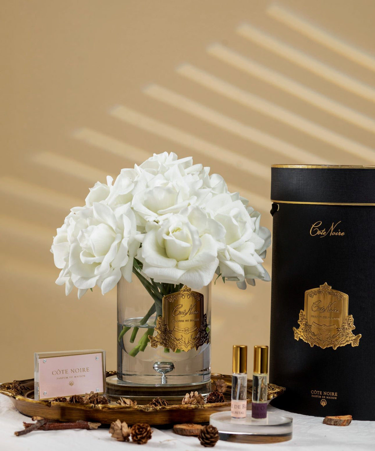 LUXURY GRAND BOUQUET - GOLD BADGE - IVORY - BLACK BOX