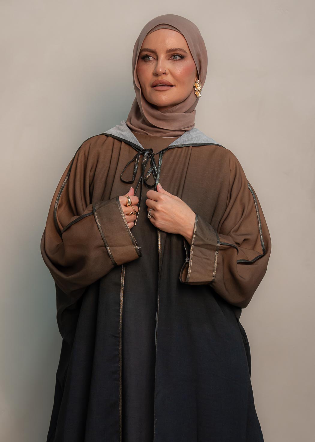 The hooded kaftan dress and tonal dress underlay provide versatility and comfort, while the lace tie neckline adds a feminine touch. Perfect for social occasions and functions, this set will be on high rotation in your wardrobe.