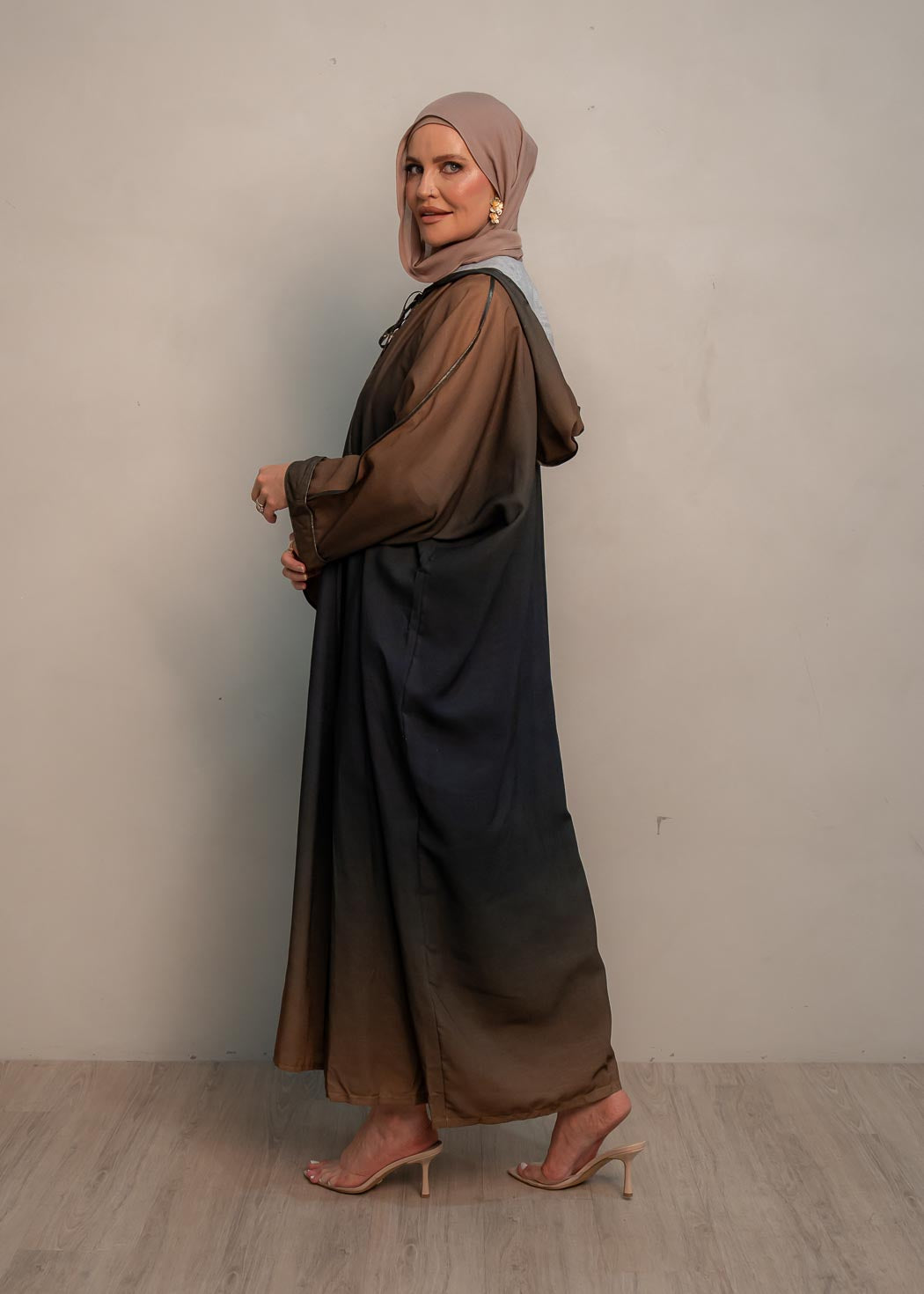 The hooded kaftan dress and tonal dress underlay provide versatility and comfort, while the lace tie neckline adds a feminine touch. Perfect for social occasions and functions, this set will be on high rotation in your wardrobe.