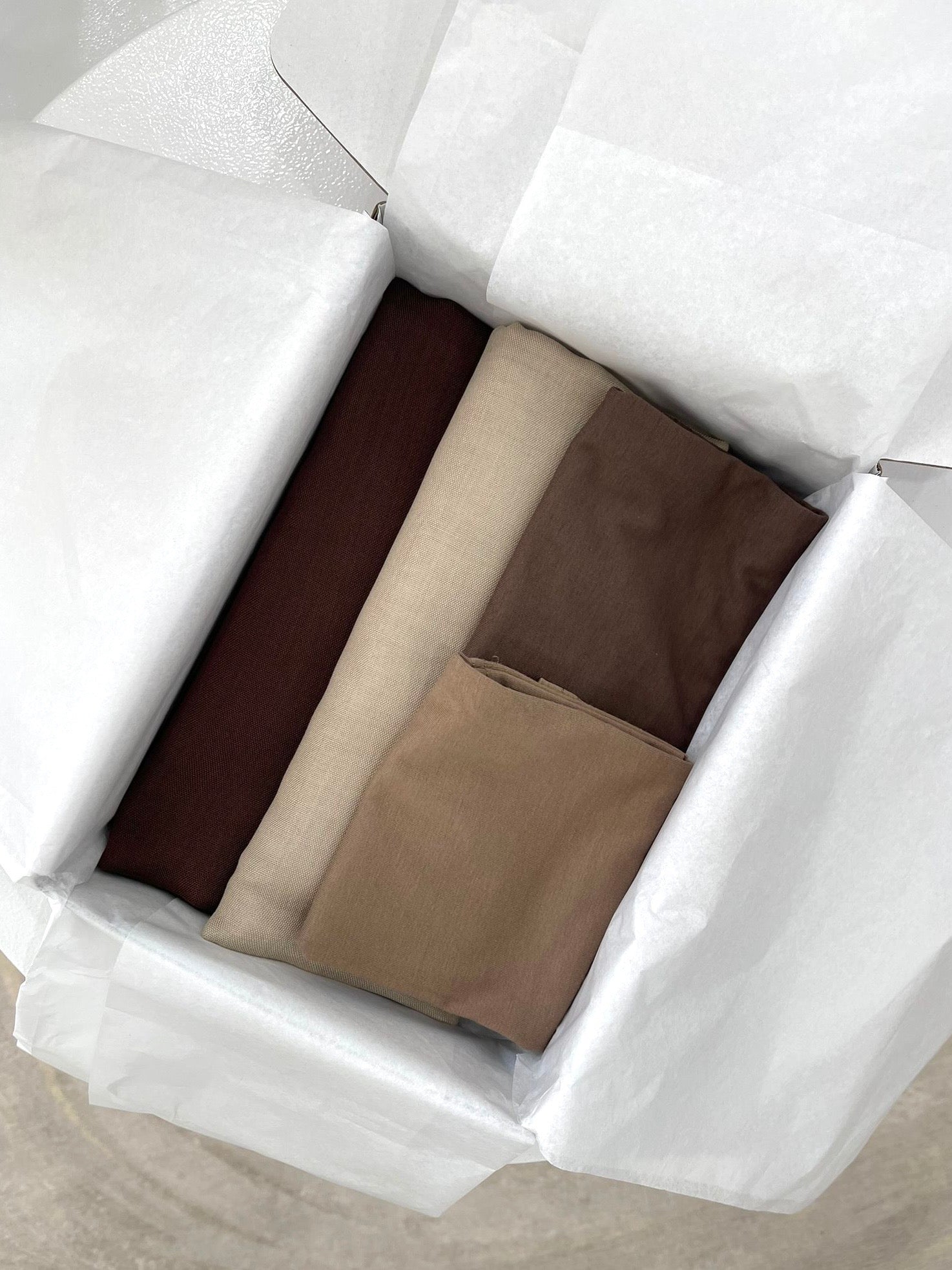 Hijab Gift Box with 2 long Modal hijabs in cardamom and sesame shades, paired with 2 caps. Ideal gift for Mother's Day, Eid, or someone new to wearing the hijab.