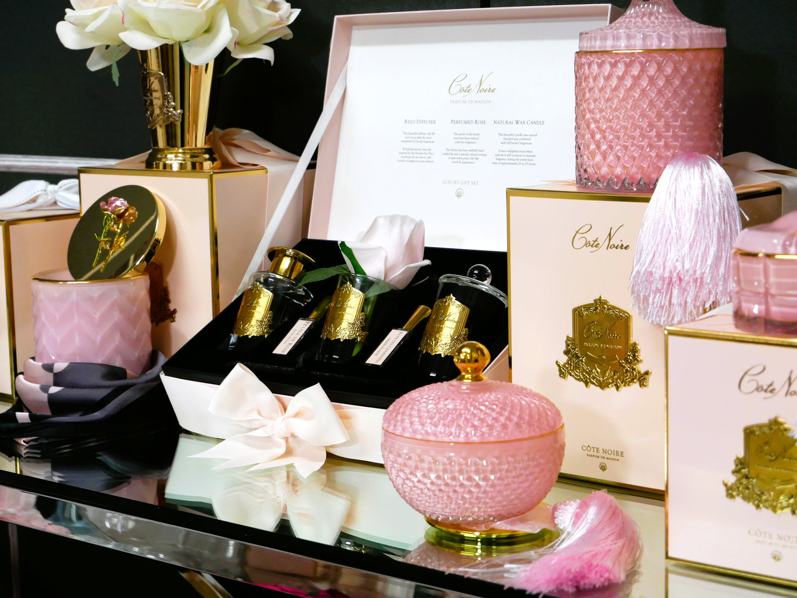 ROUND ART DECO CANDLE - PINK & GOLD - PINK PEONY