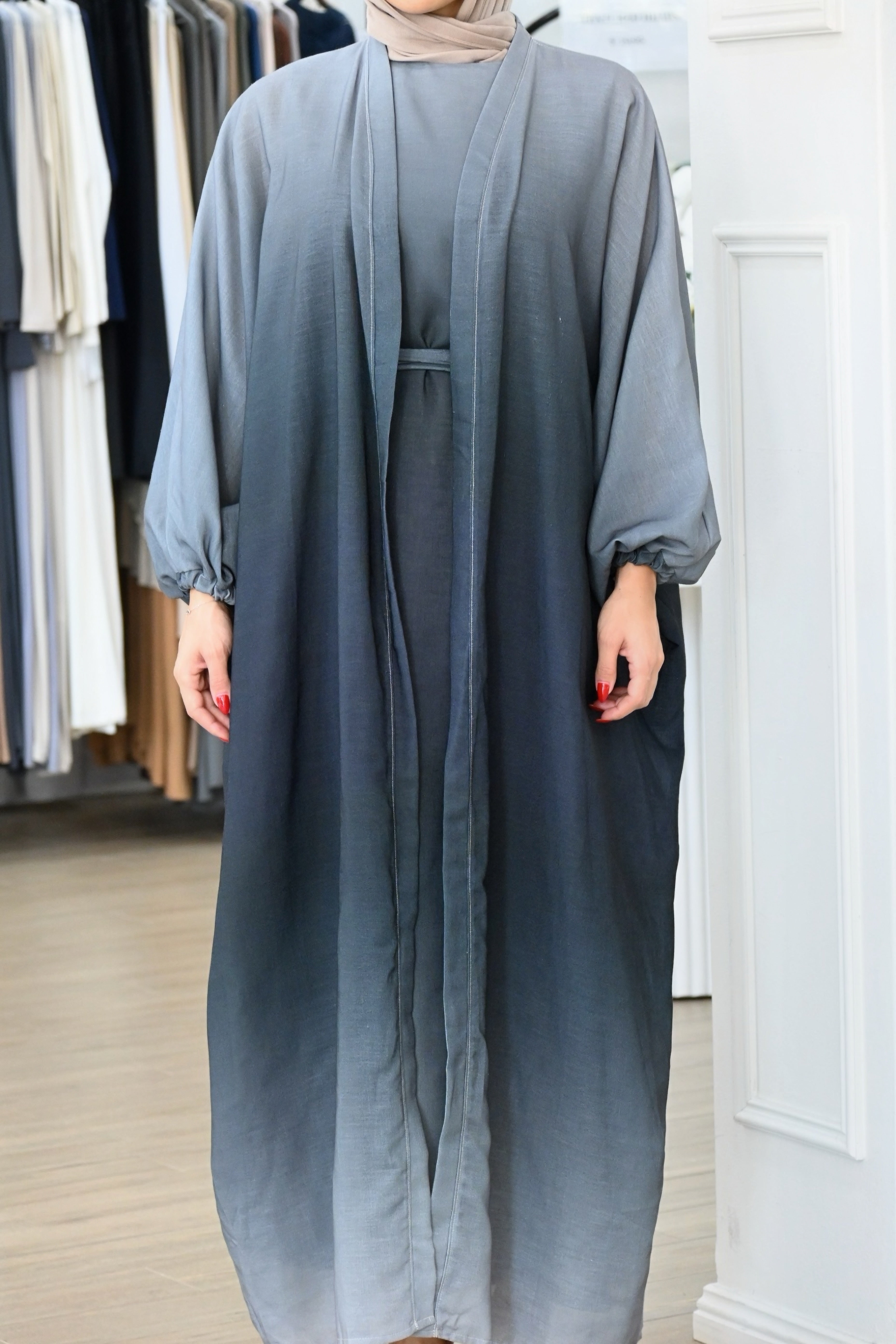 Ombre abaya transitions seamlessly from olive brown to deep charcoal.