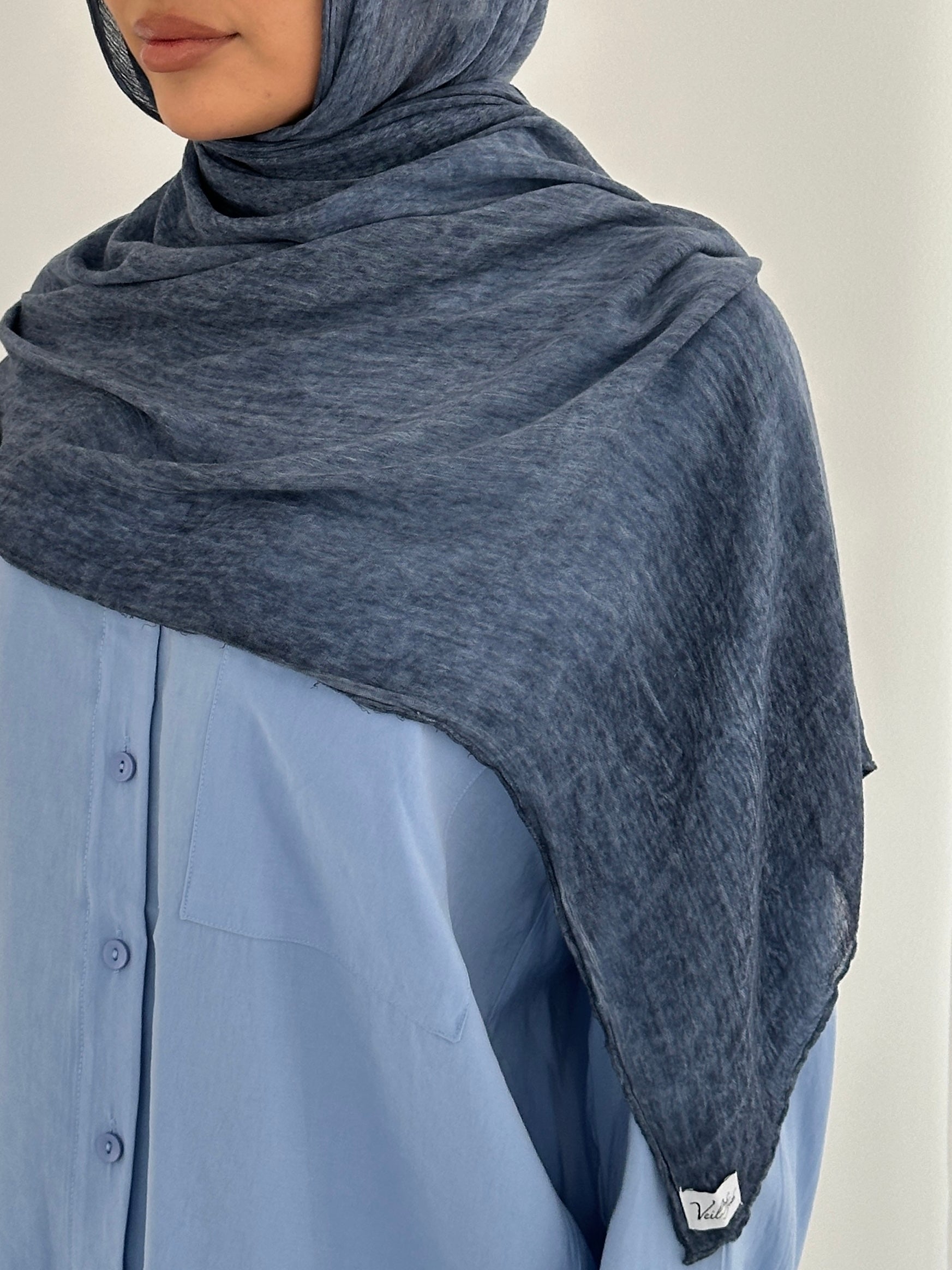 Crafted from soft rayon, this textured hijab drapes effortlessly while offering a breathable and lightweight feel. 