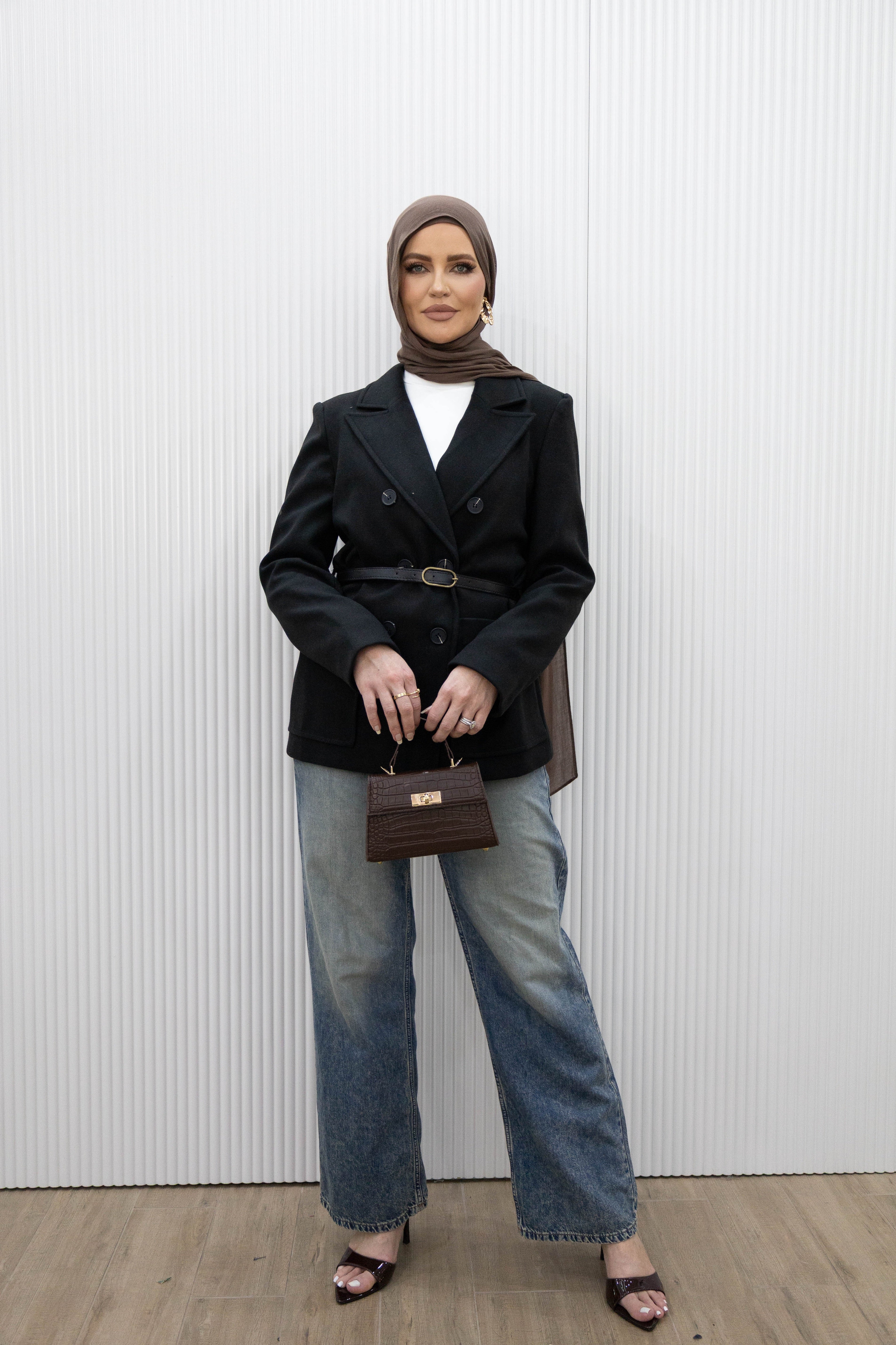 Winter Felt Jacket in soft wool-like fabric with a fitted silhouette, double-breasted tortoiseshell buttons, and peak lapels. Short hem design adds sophistication, perfect for layering in winter outfits.