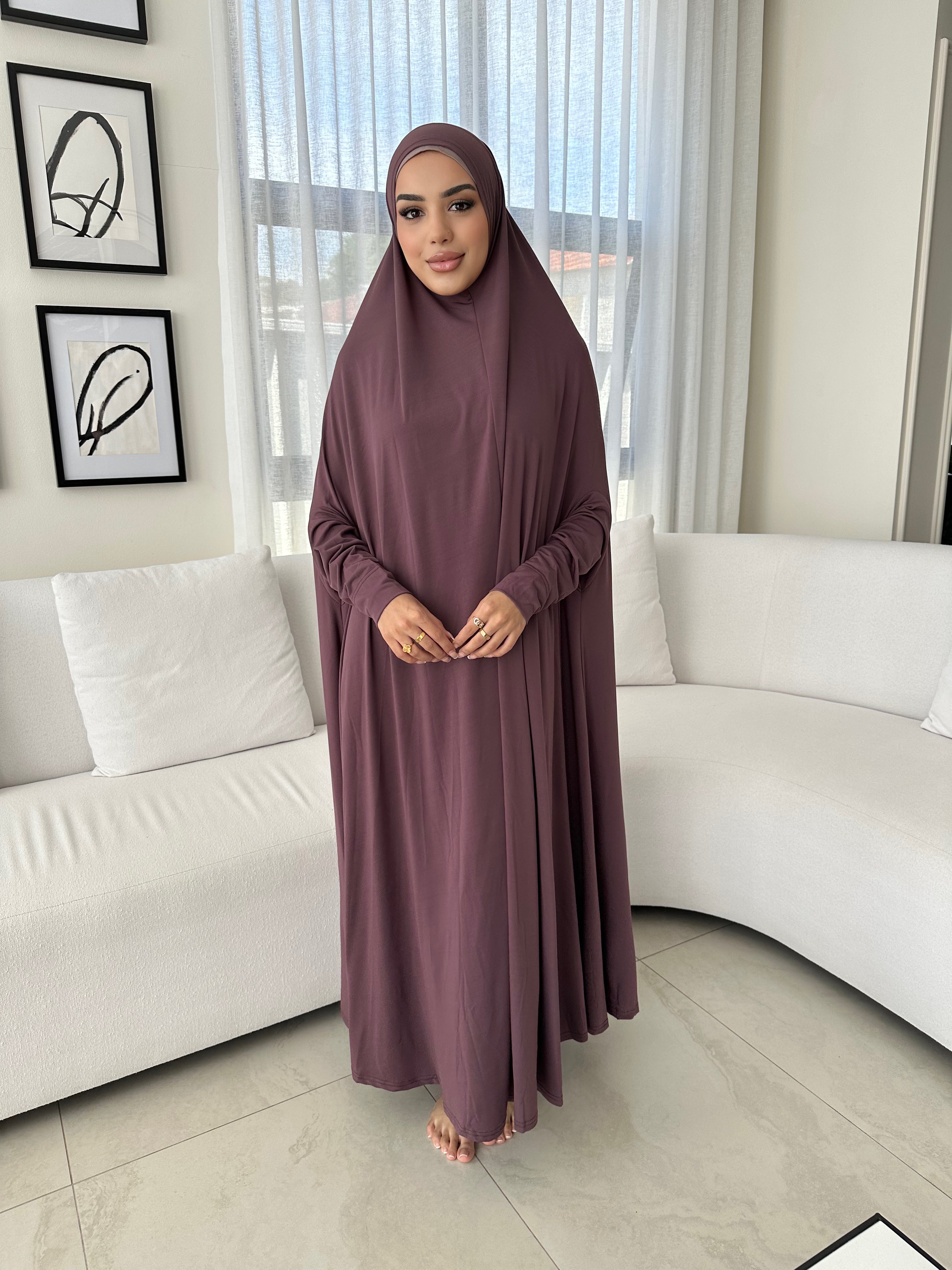 Women’s floor-length jilbab designed for modest ladies to wear everyday and as prayer wear for hijabis and muslims.