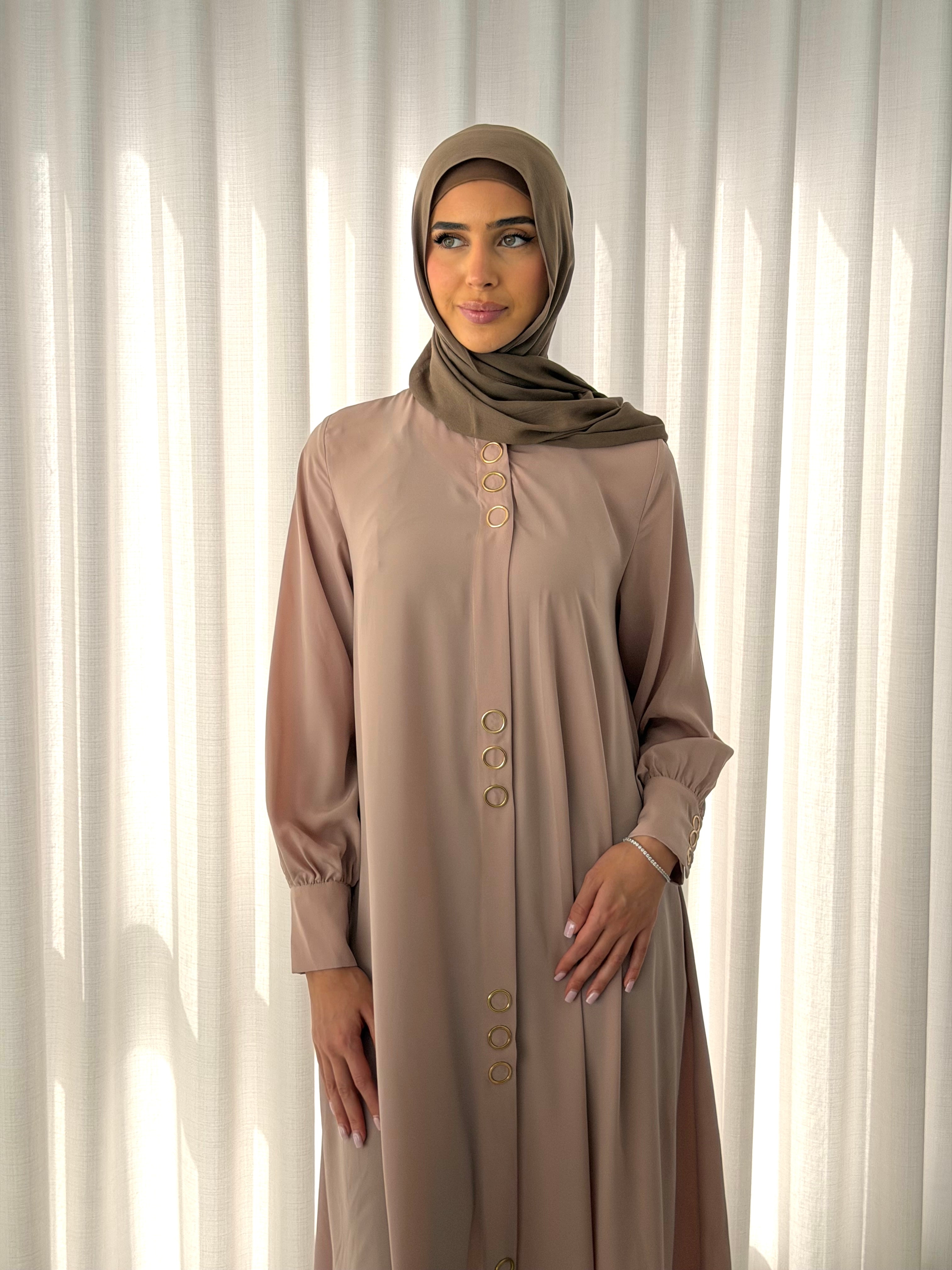 Qamar Abaya in blush – close up of fabric and texture