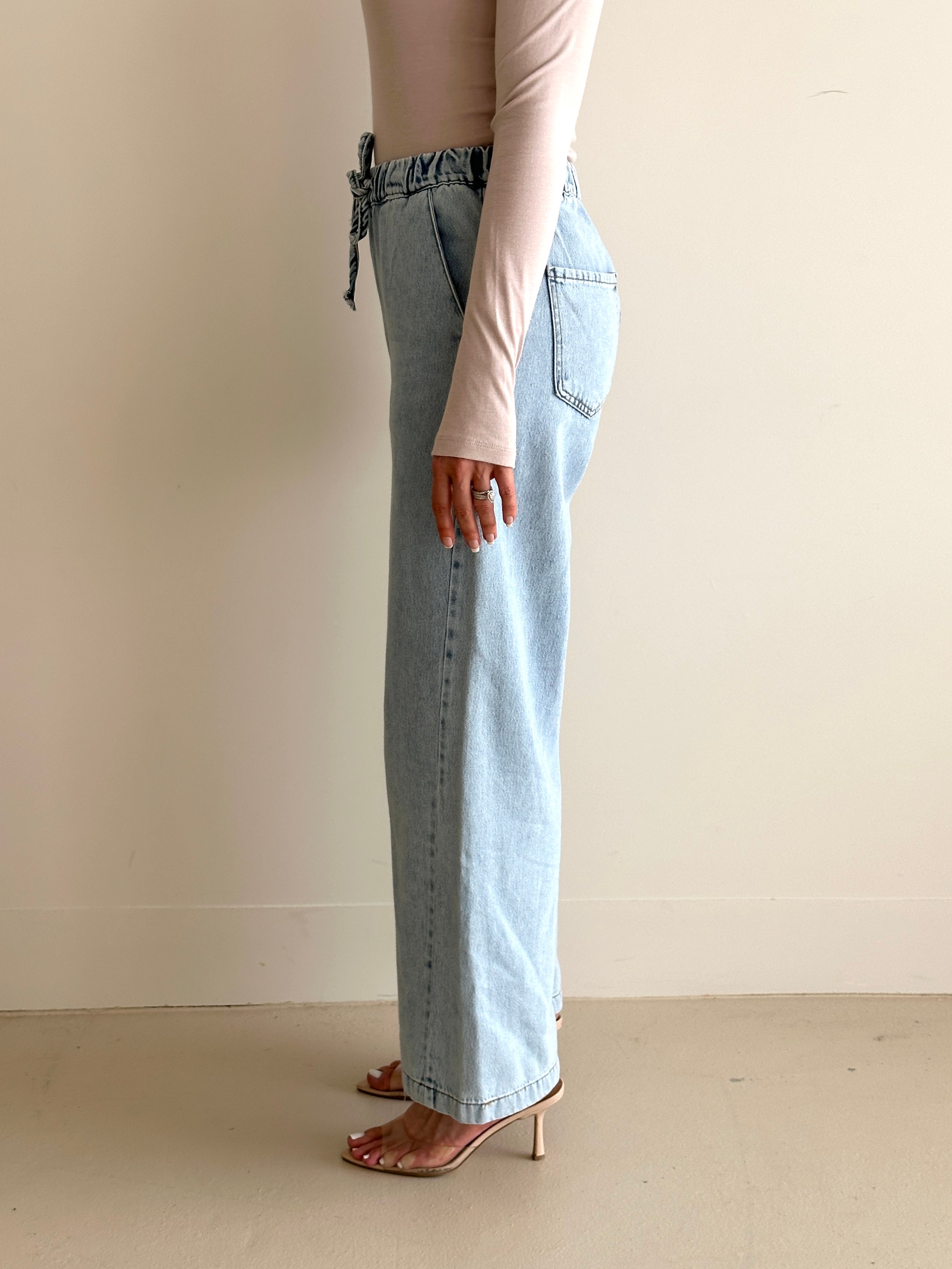 women's wide leg denim pants with elastic waist and functional pockets